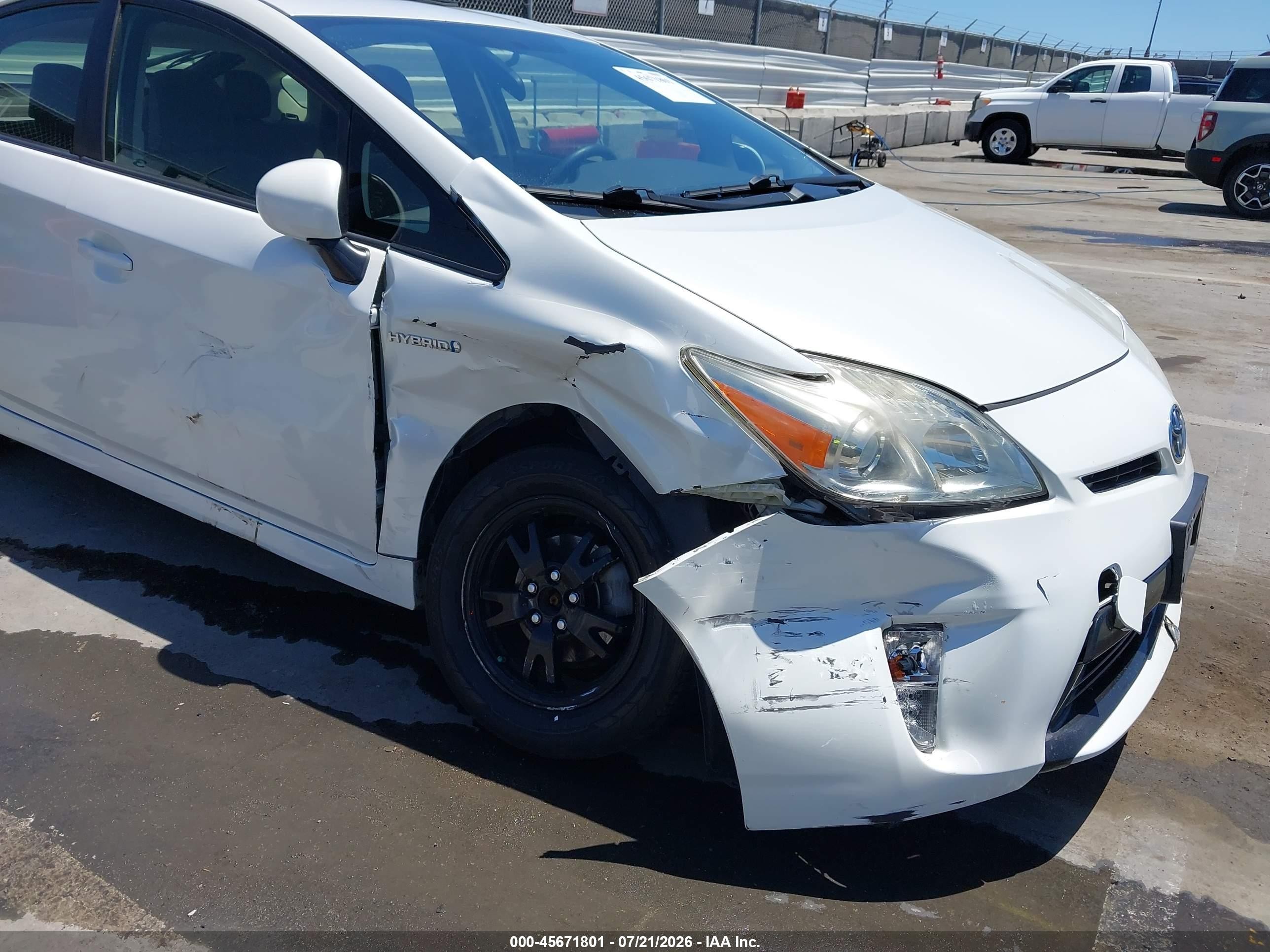 2015 Toyota Prius Two Белый vin: JTDKN3DU9F0469962