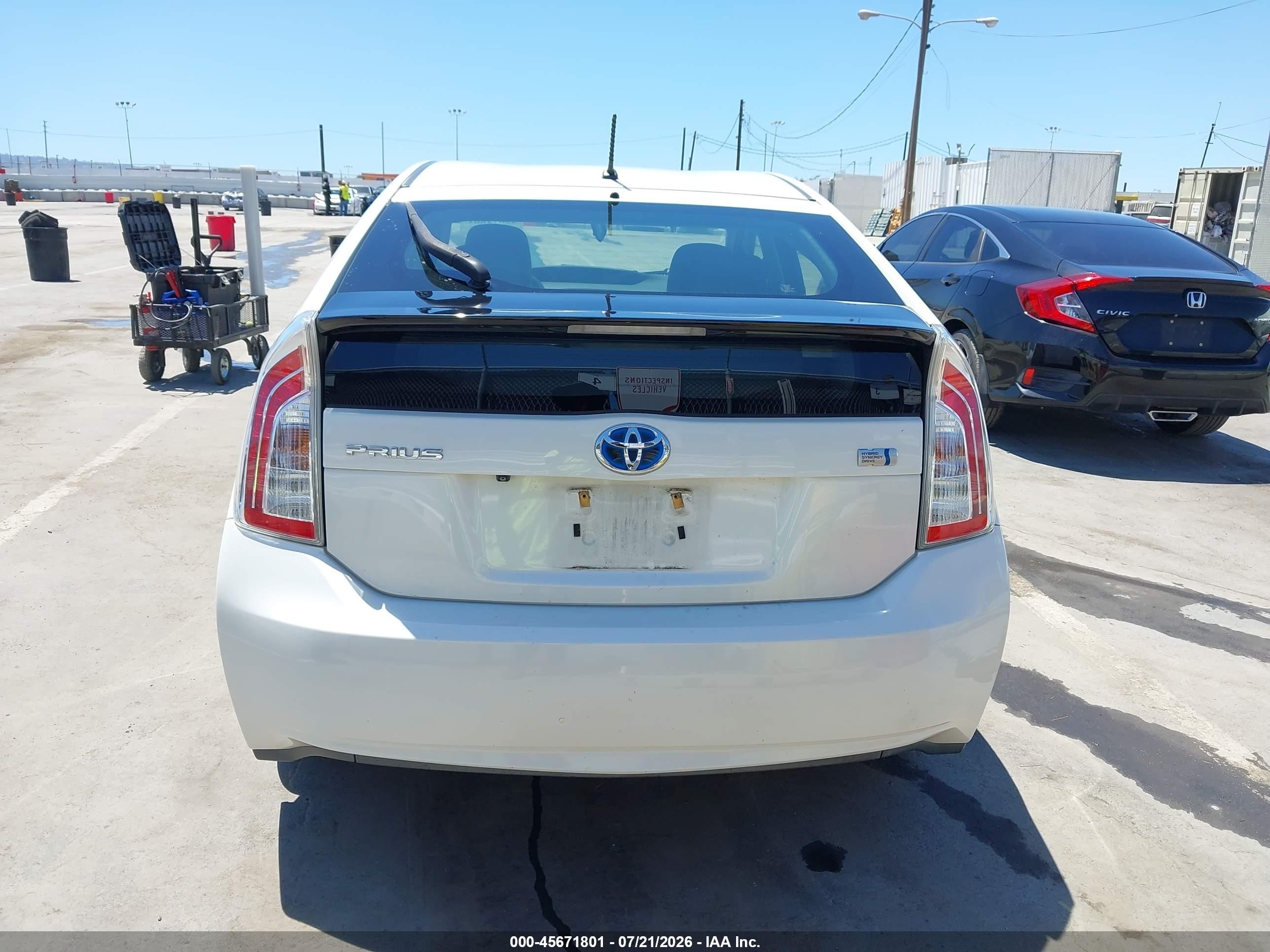 2015 Toyota Prius Two Белый vin: JTDKN3DU9F0469962