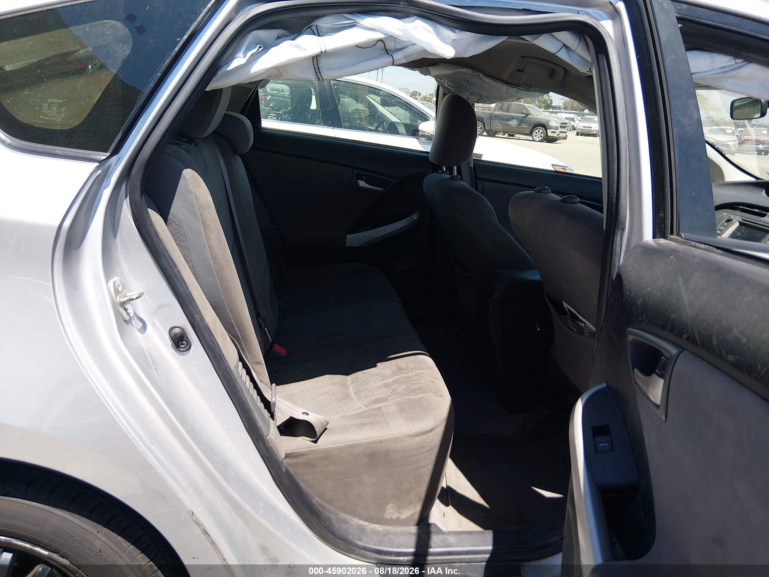 2015 Toyota Prius Two Серебряный vin: JTDKN3DU9F0475891
