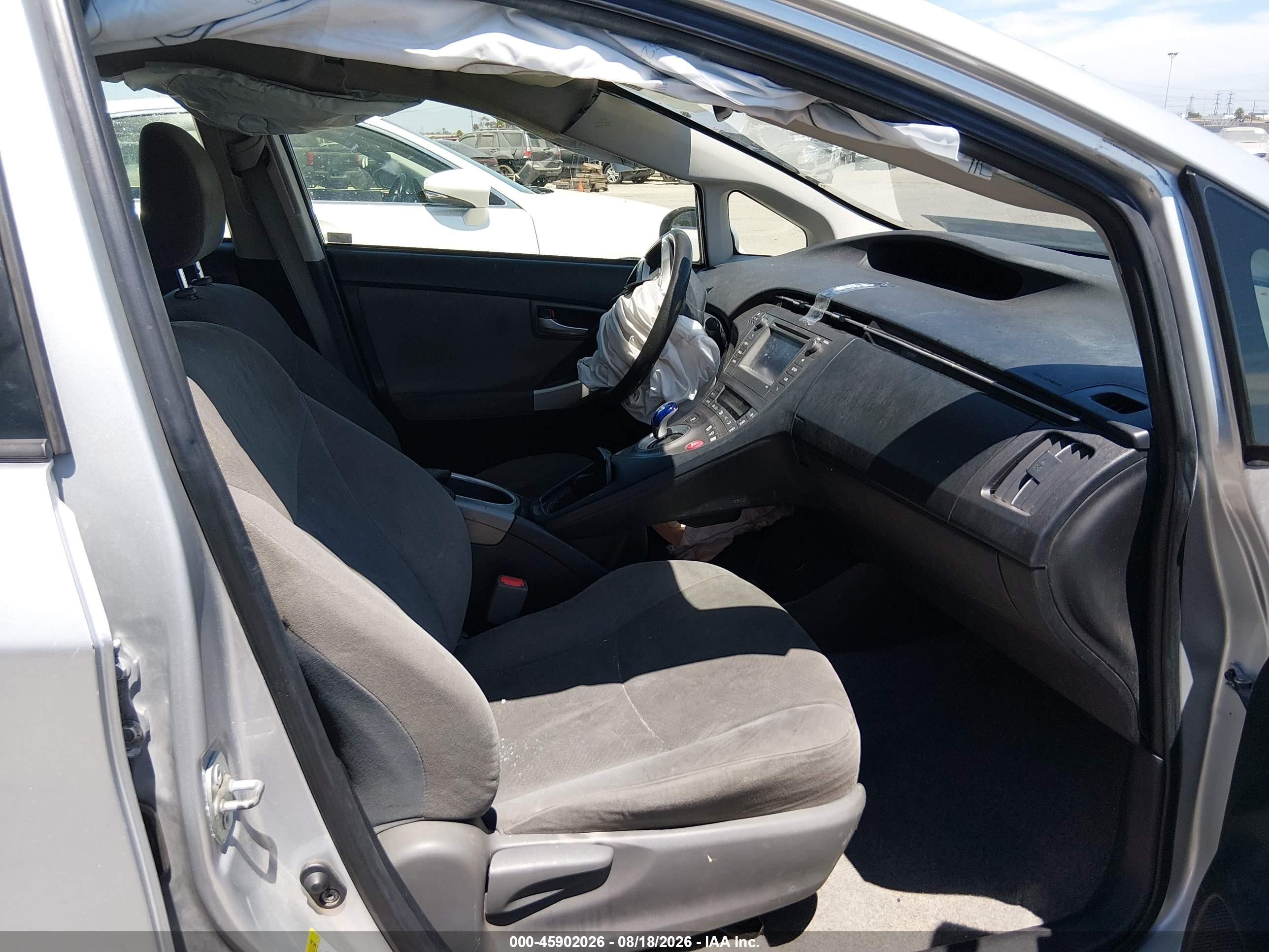 2015 Toyota Prius Two Серебряный vin: JTDKN3DU9F0475891
