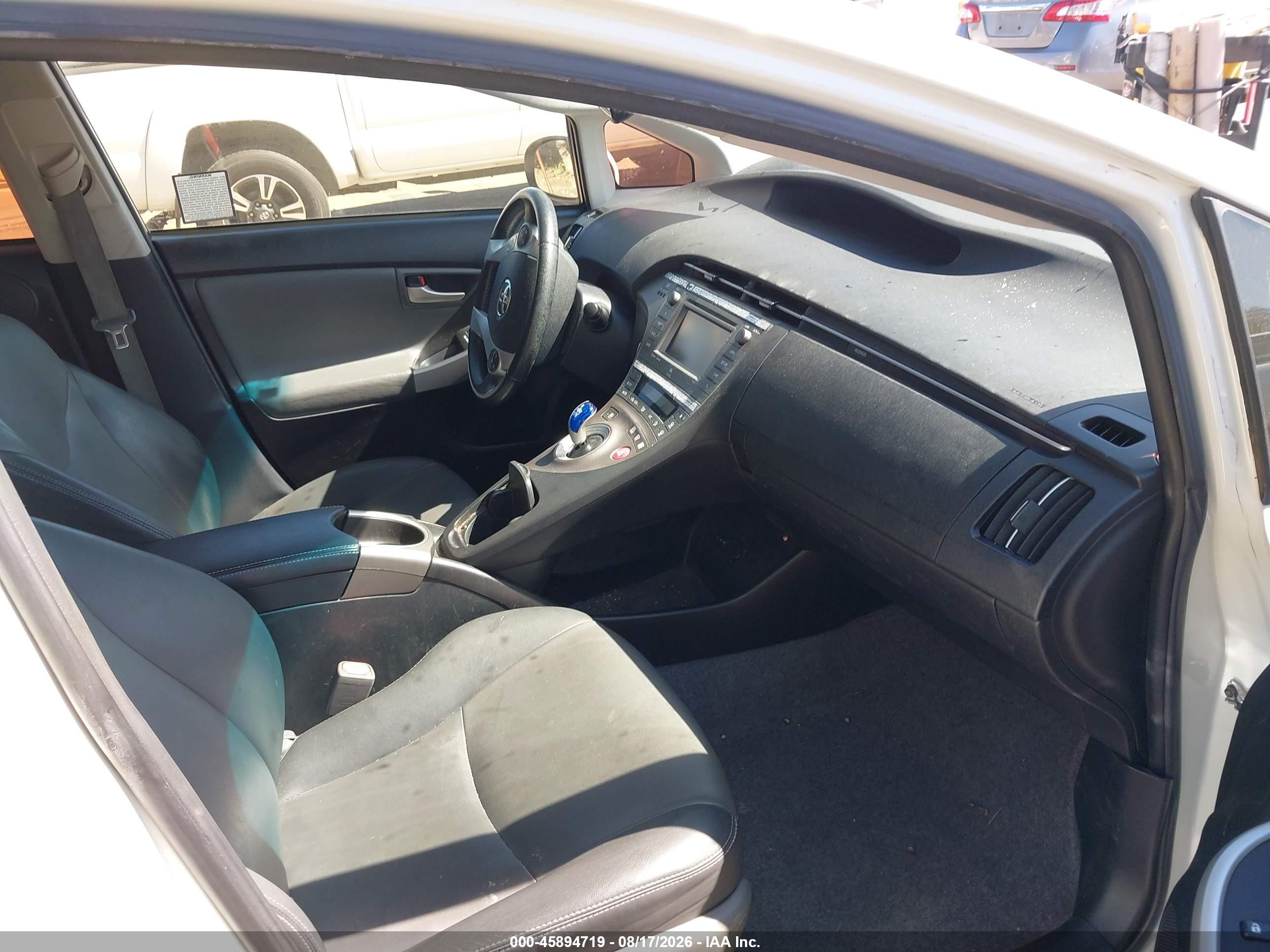 2015 Toyota Prius Four White vin: JTDKN3DU9F0481853