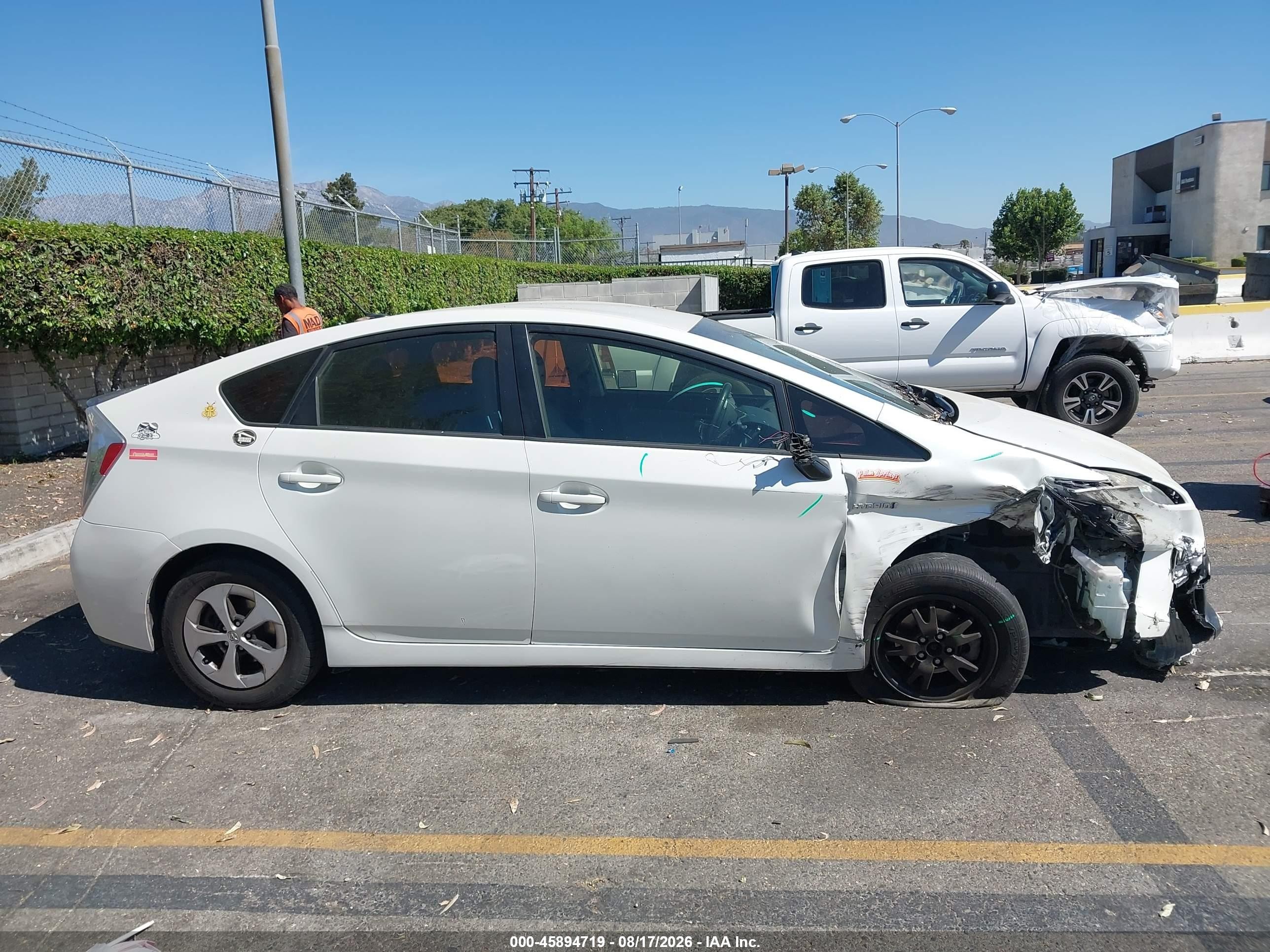 2015 Toyota Prius Four White vin: JTDKN3DU9F0481853