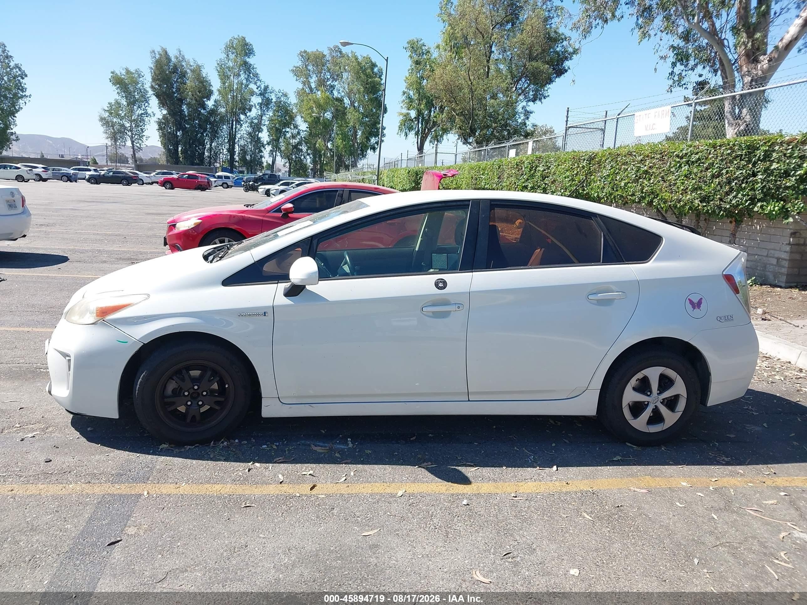 2015 Toyota Prius Four White vin: JTDKN3DU9F0481853