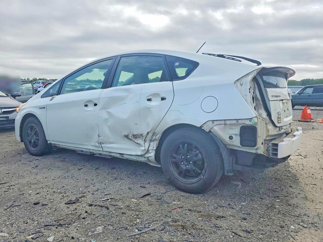 2015 Toyota Prius Two White vin: JTDKN3DU9F1879459