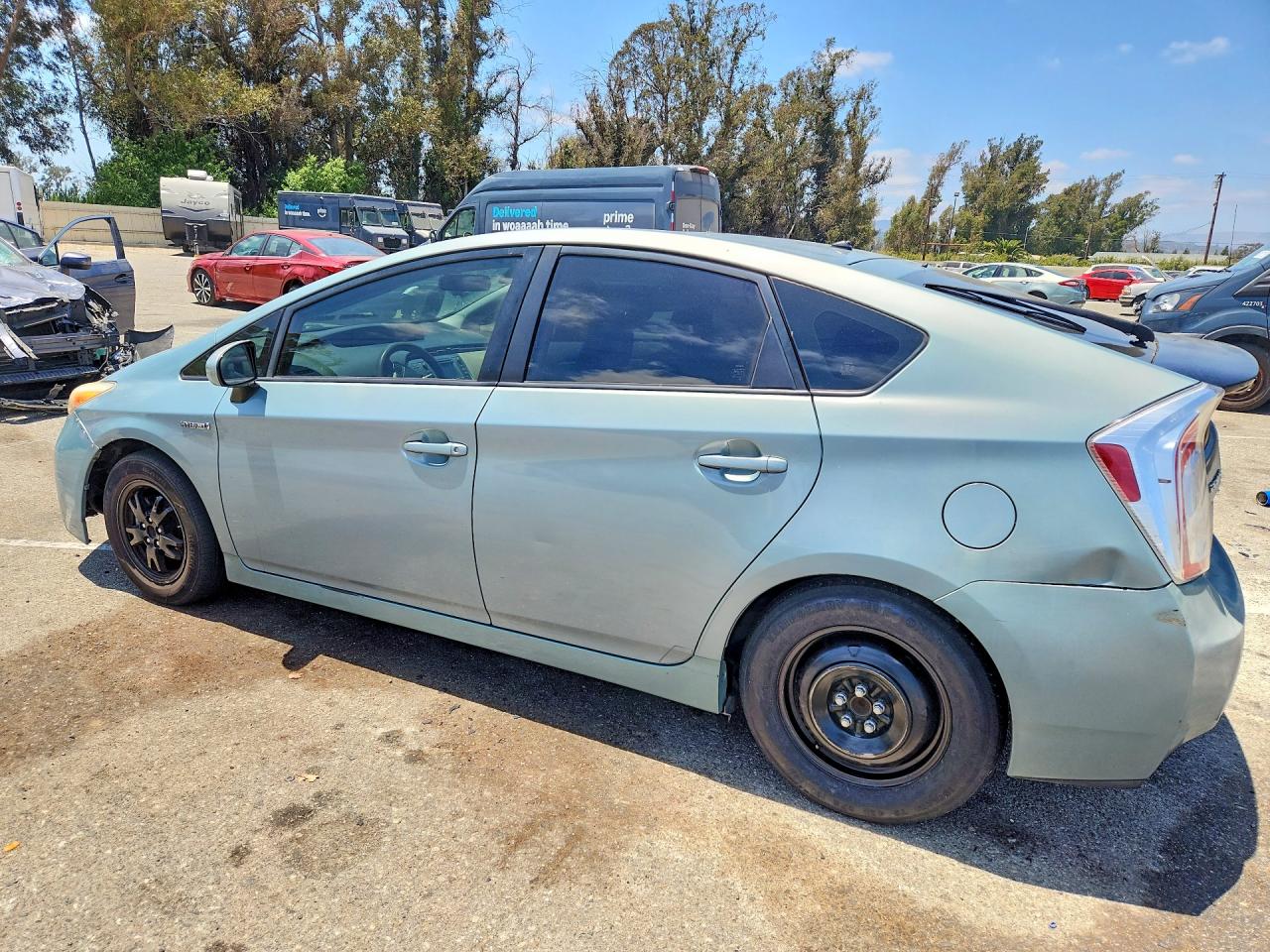 2015 Toyota Prius Two Зеленый vin: JTDKN3DU9F1941880