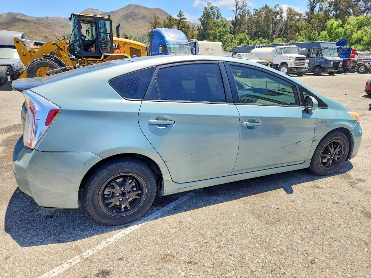 2015 Toyota Prius Two Зеленый vin: JTDKN3DU9F1941880