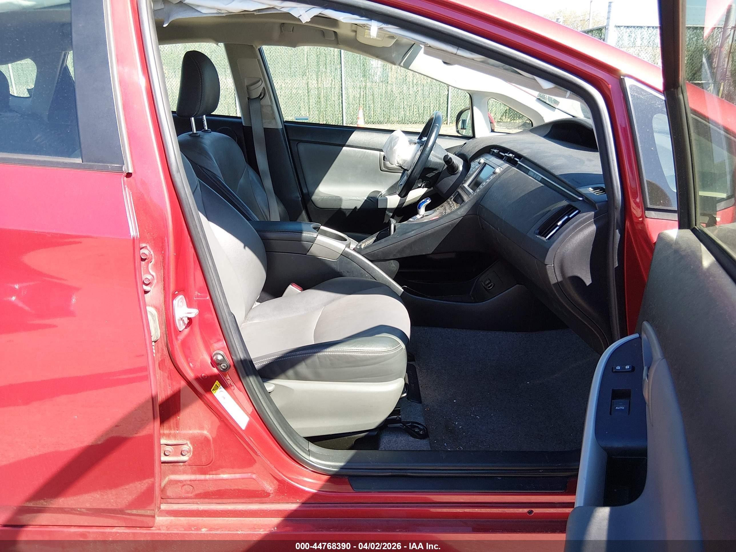 2015 Toyota Prius Four Red vin: JTDKN3DU9F1957979
