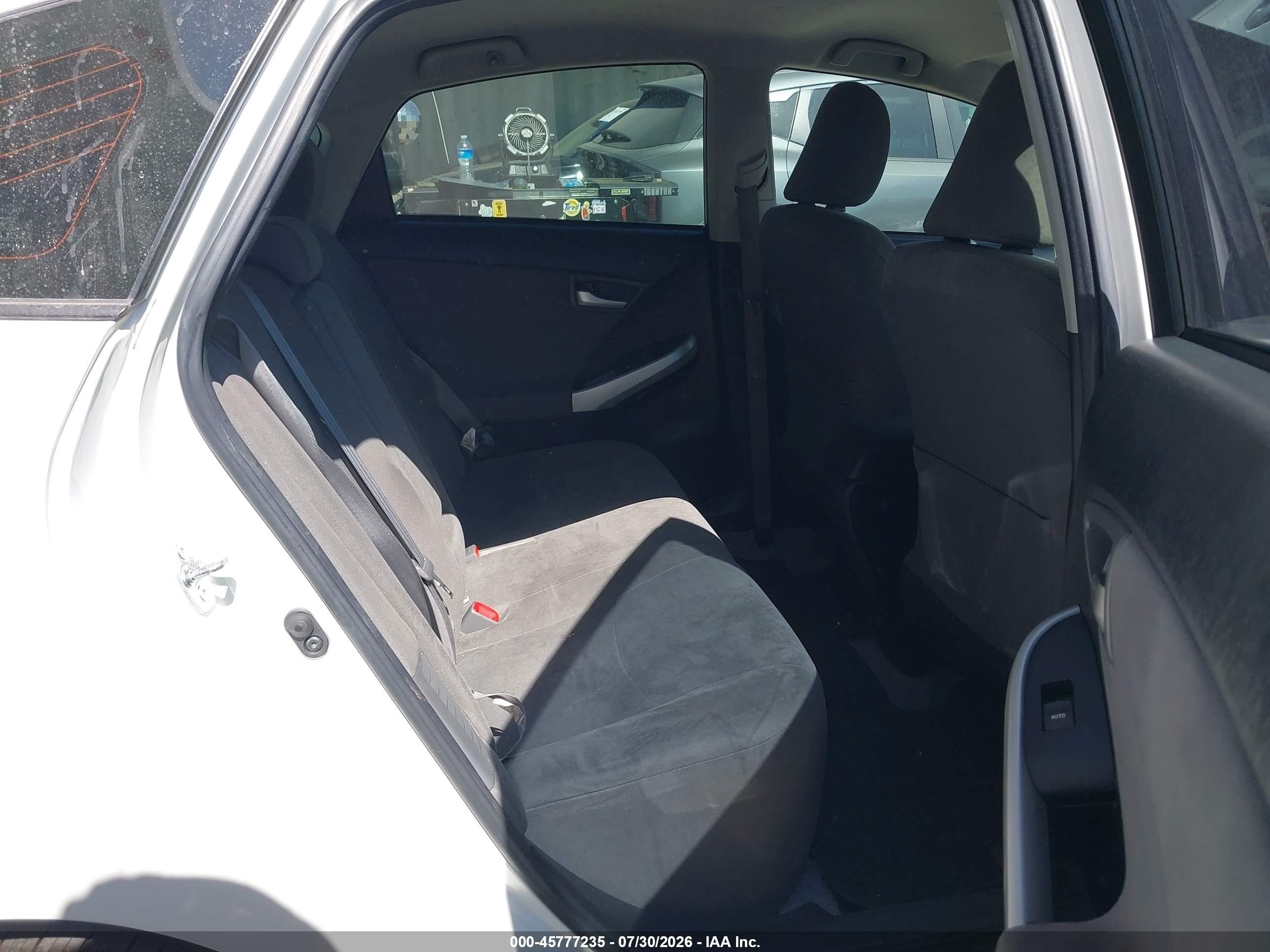 2015 Toyota Prius Three White vin: JTDKN3DU9F1961238