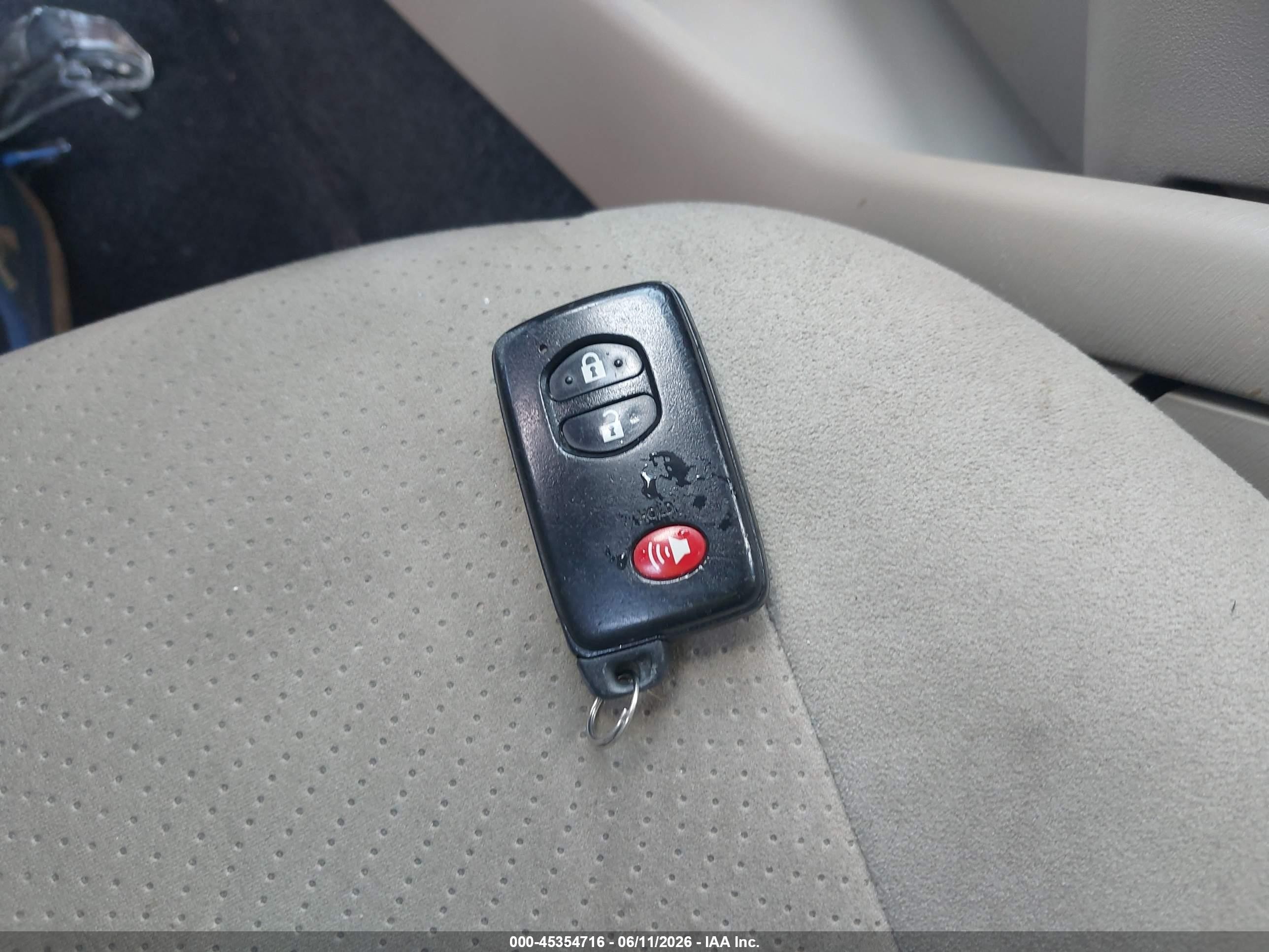 2015 Toyota Prius Two White vin: JTDKN3DU9F1973115