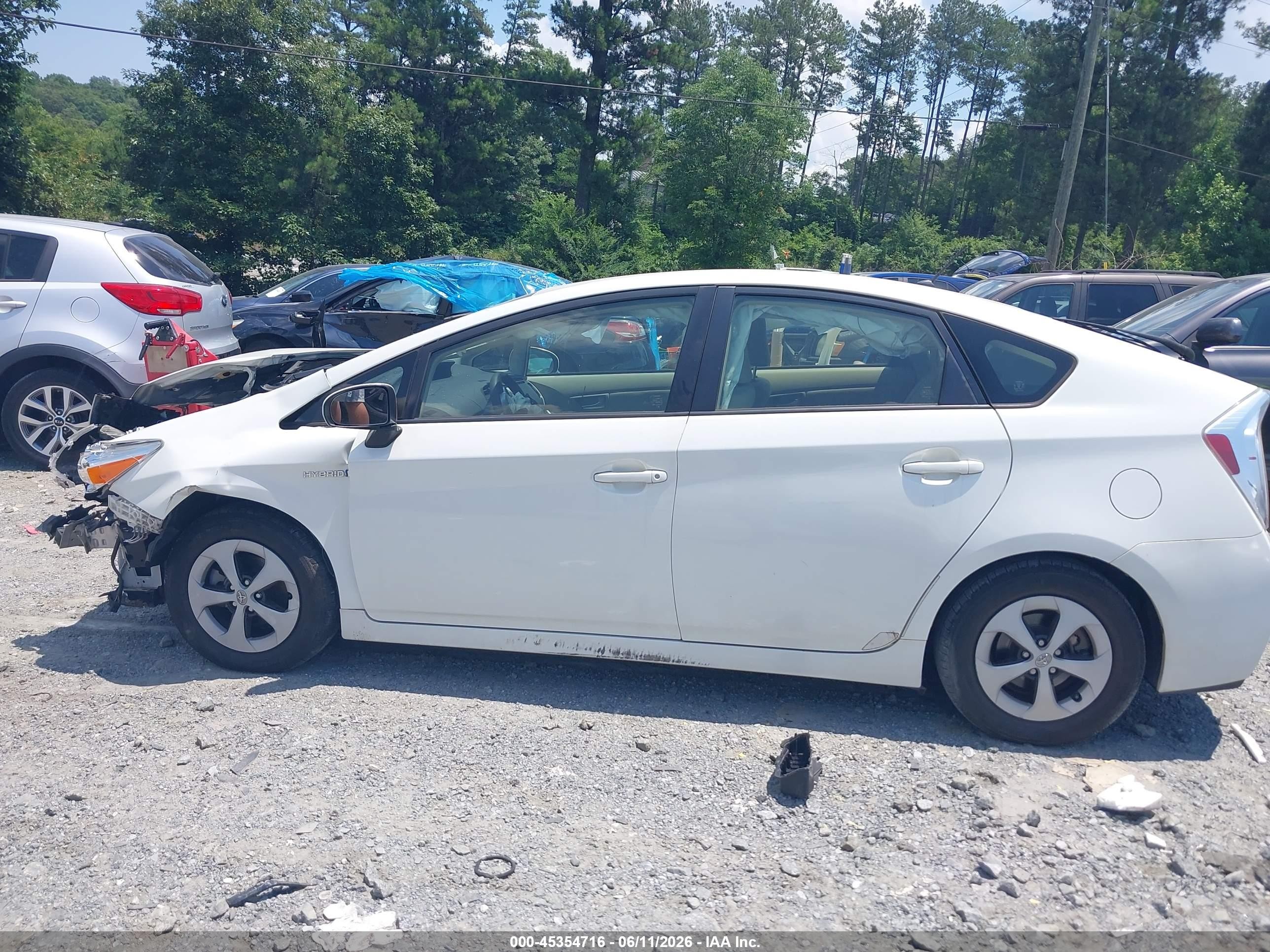 2015 Toyota Prius Two White vin: JTDKN3DU9F1973115