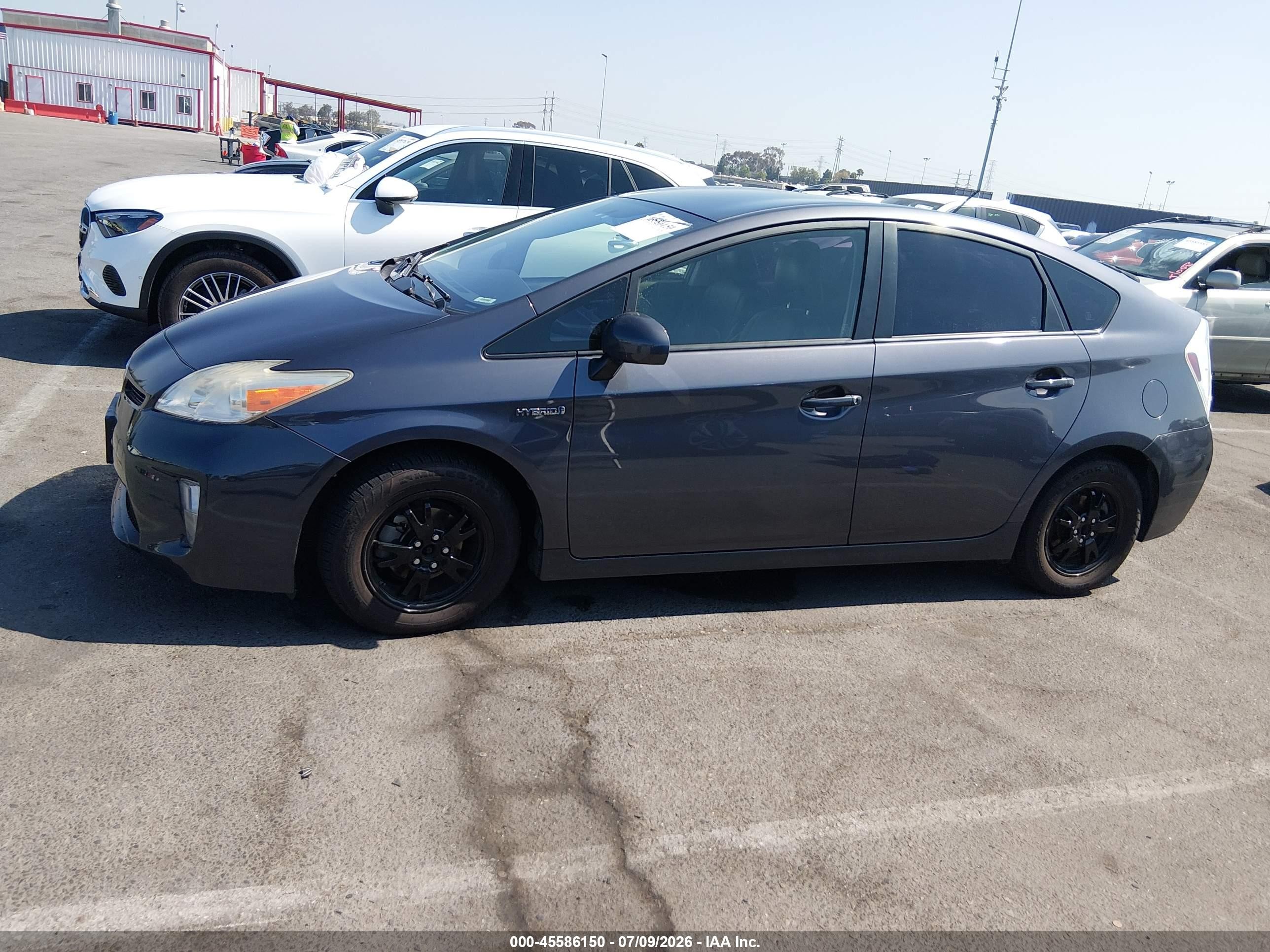 2015 Toyota Prius Two Gray vin: JTDKN3DU9F1987323