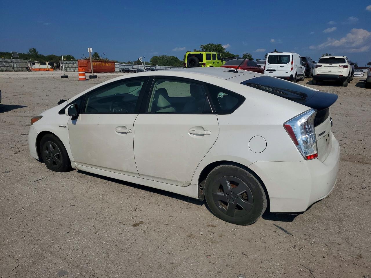 2010 Toyota Prius Iv Белый vin: JTDKN3DUXA0028124