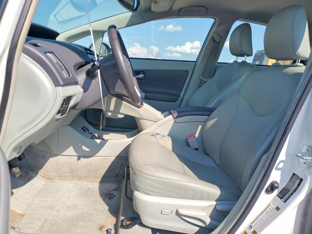 2010 Toyota Prius Iv Белый vin: JTDKN3DUXA0028124