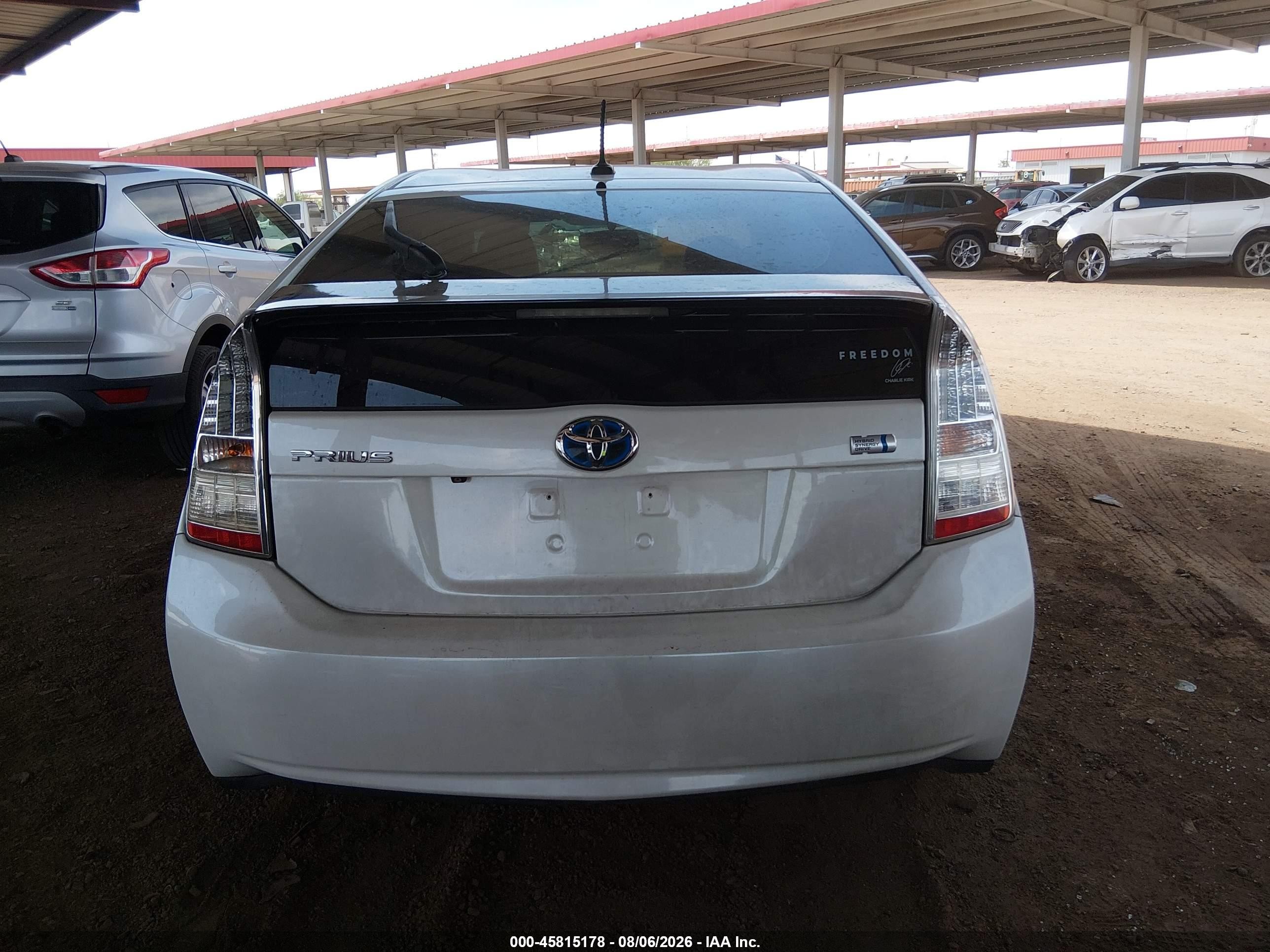 2010 Toyota Prius V White vin: JTDKN3DUXA0032500