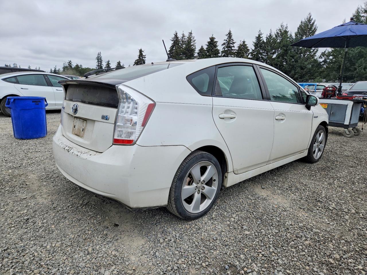2010 Toyota Prius V White vin: JTDKN3DUXA0048468