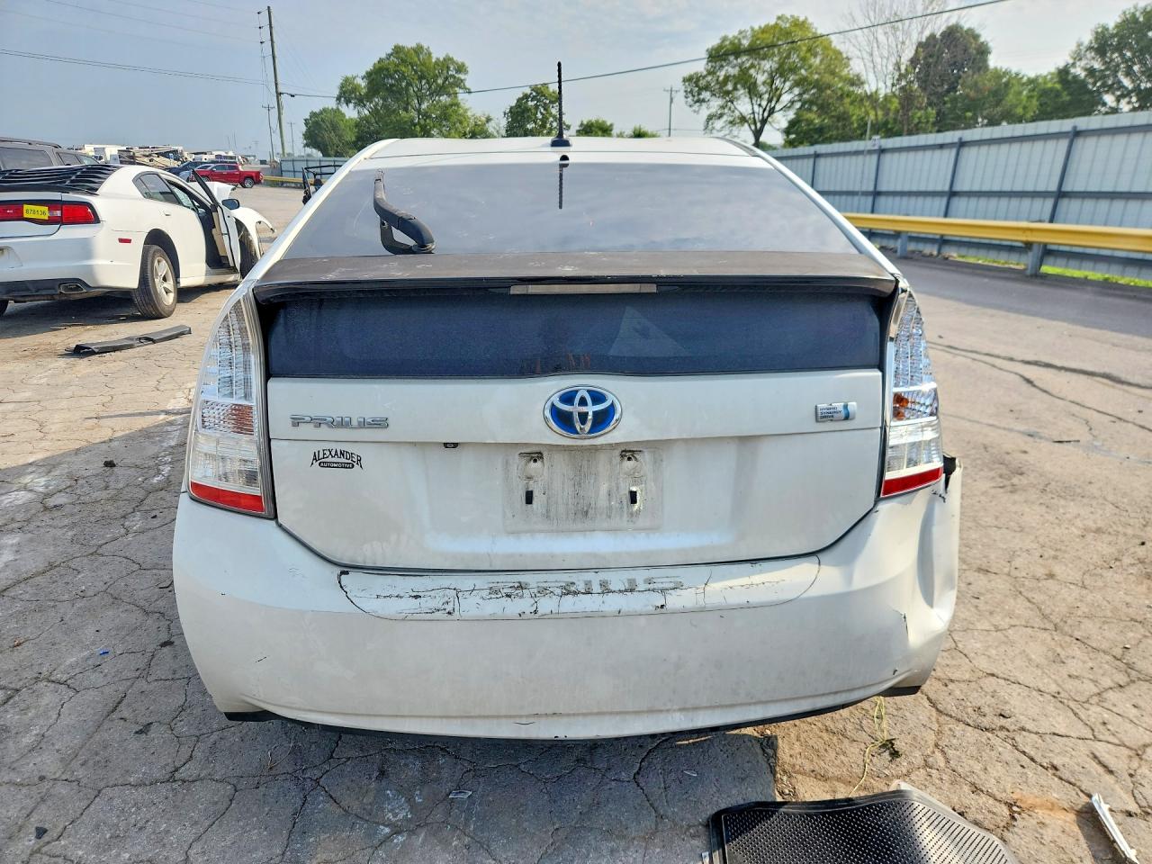 2010 Toyota Prius V White vin: JTDKN3DUXA0055159