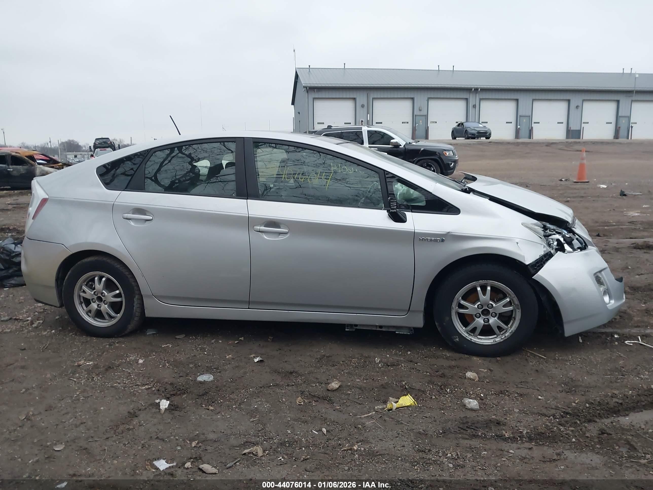 2010 Toyota Prius Iv Silver vin: JTDKN3DUXA0147002