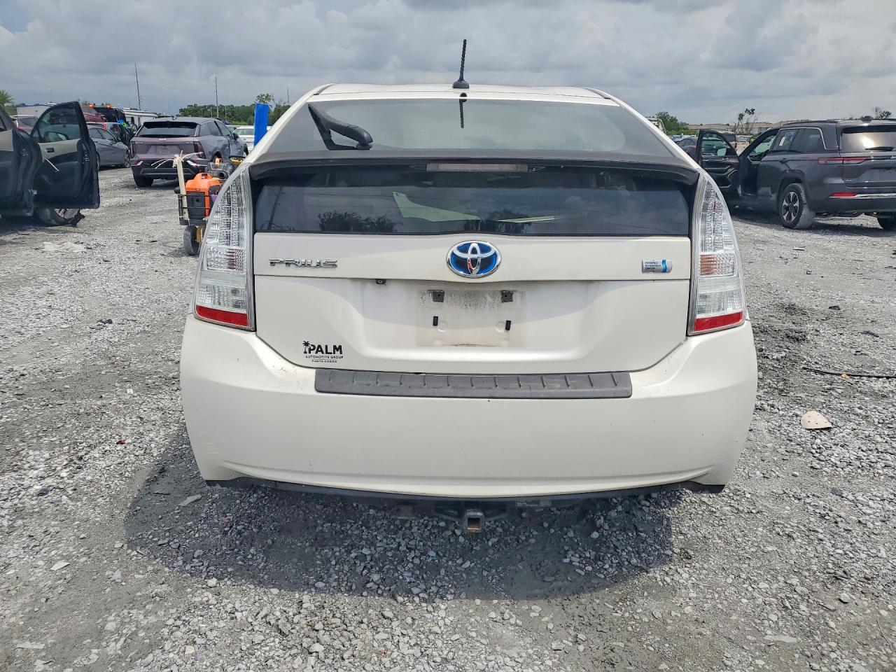 2011 Toyota Prius Three Белый vin: JTDKN3DUXB0253452