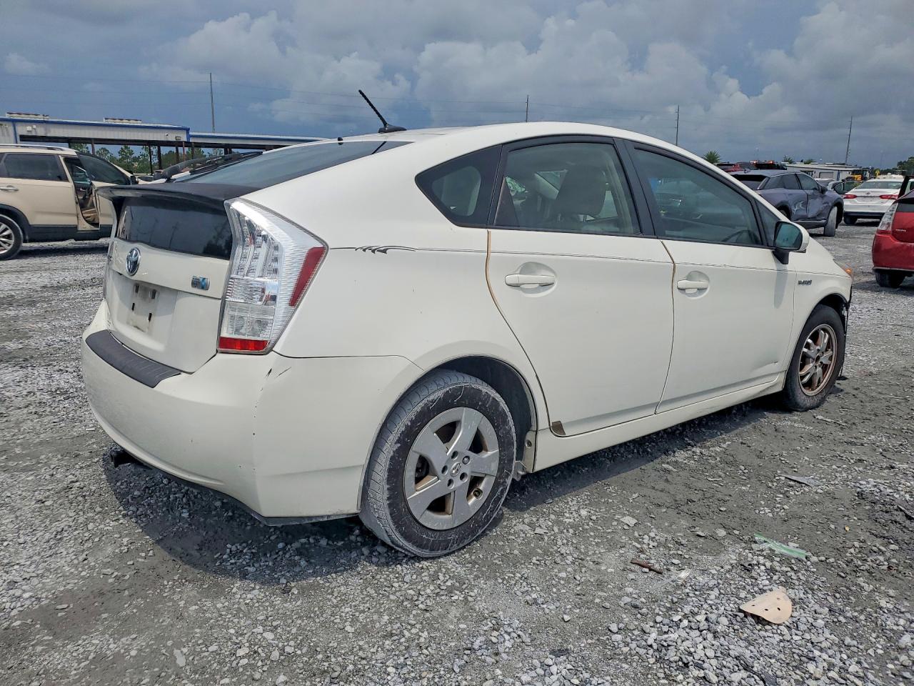 2011 Toyota Prius Three Белый vin: JTDKN3DUXB0253452