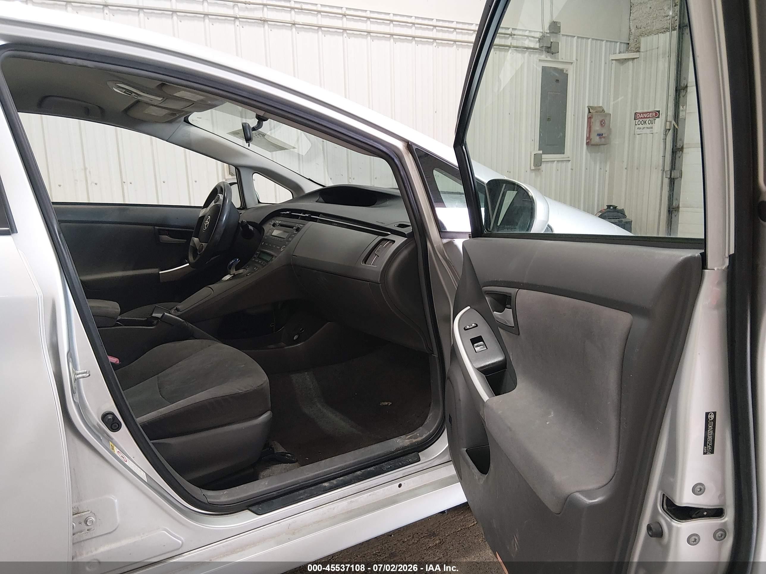 2011 Toyota Prius Three Silver vin: JTDKN3DUXB0256514