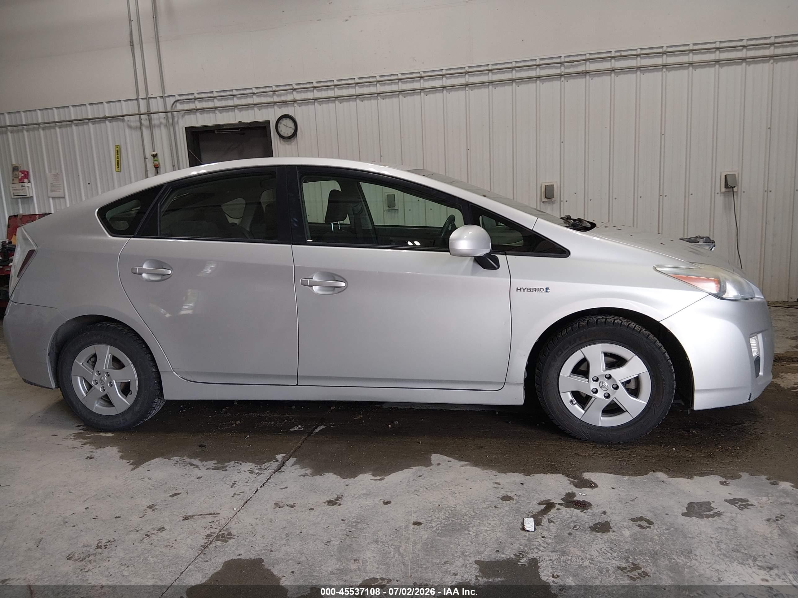 2011 Toyota Prius Three Silver vin: JTDKN3DUXB0256514