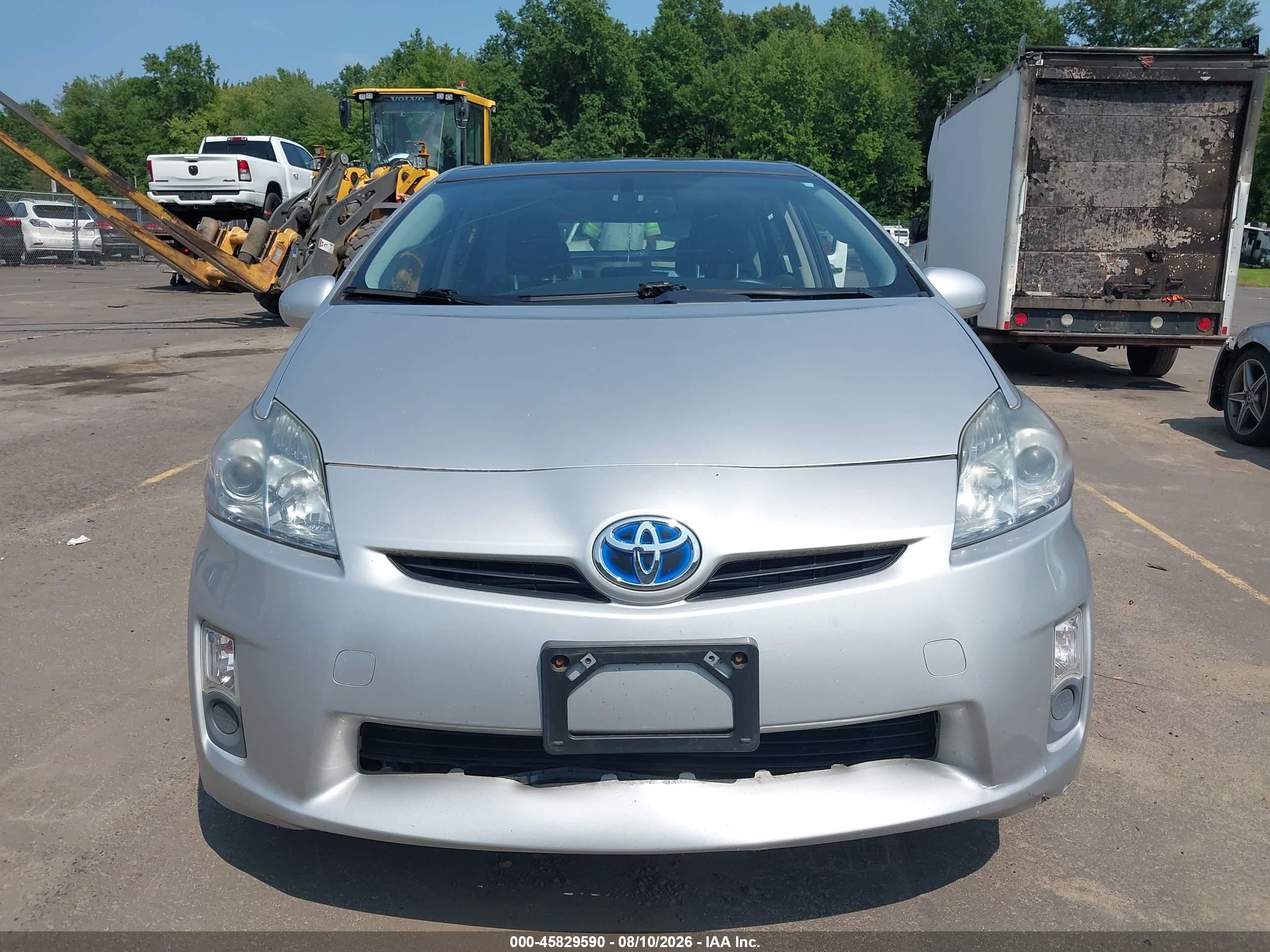 2011 Toyota Prius Four Серебряный vin: JTDKN3DUXB0274074
