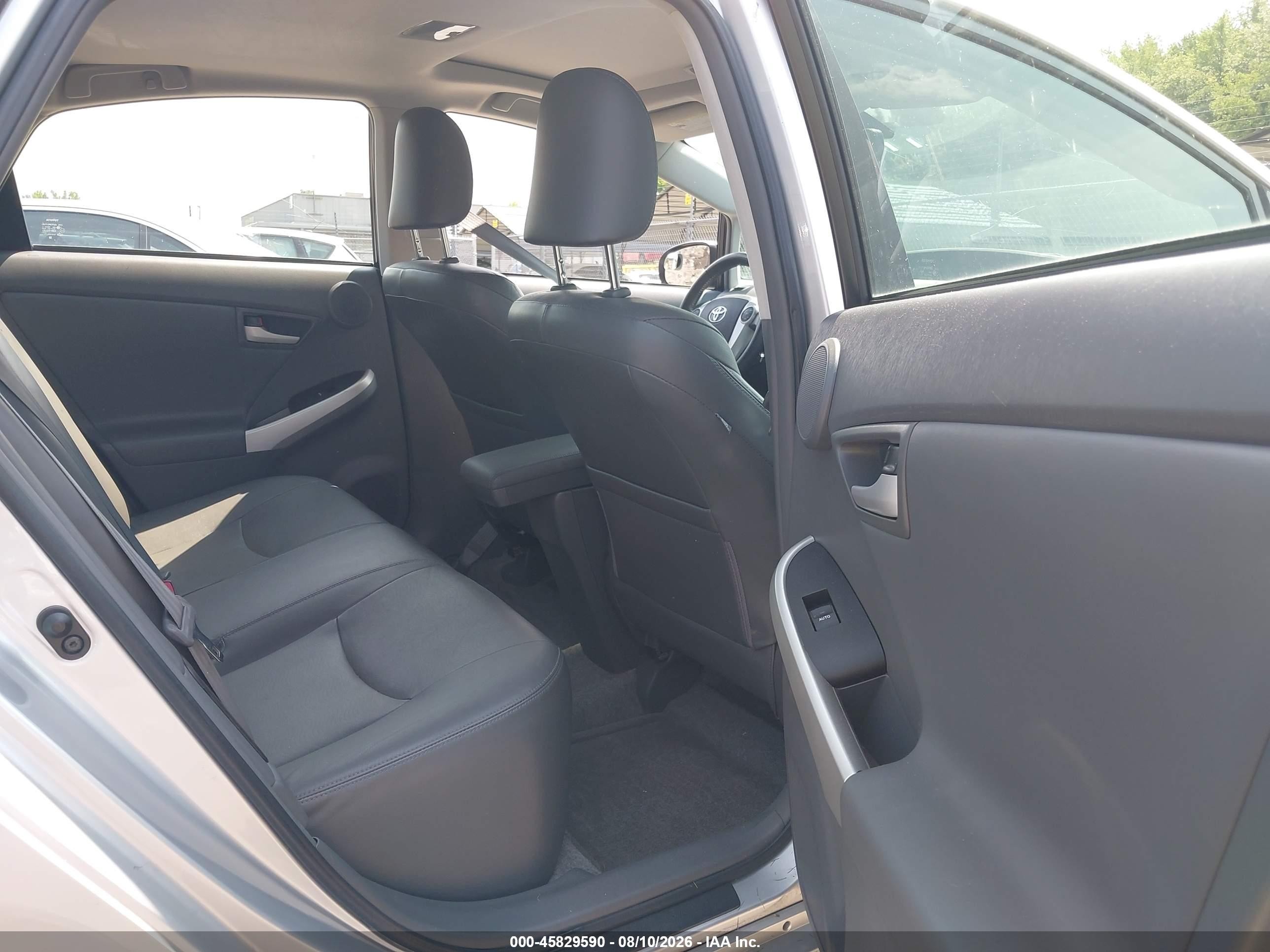 2011 Toyota Prius Four Серебряный vin: JTDKN3DUXB0274074