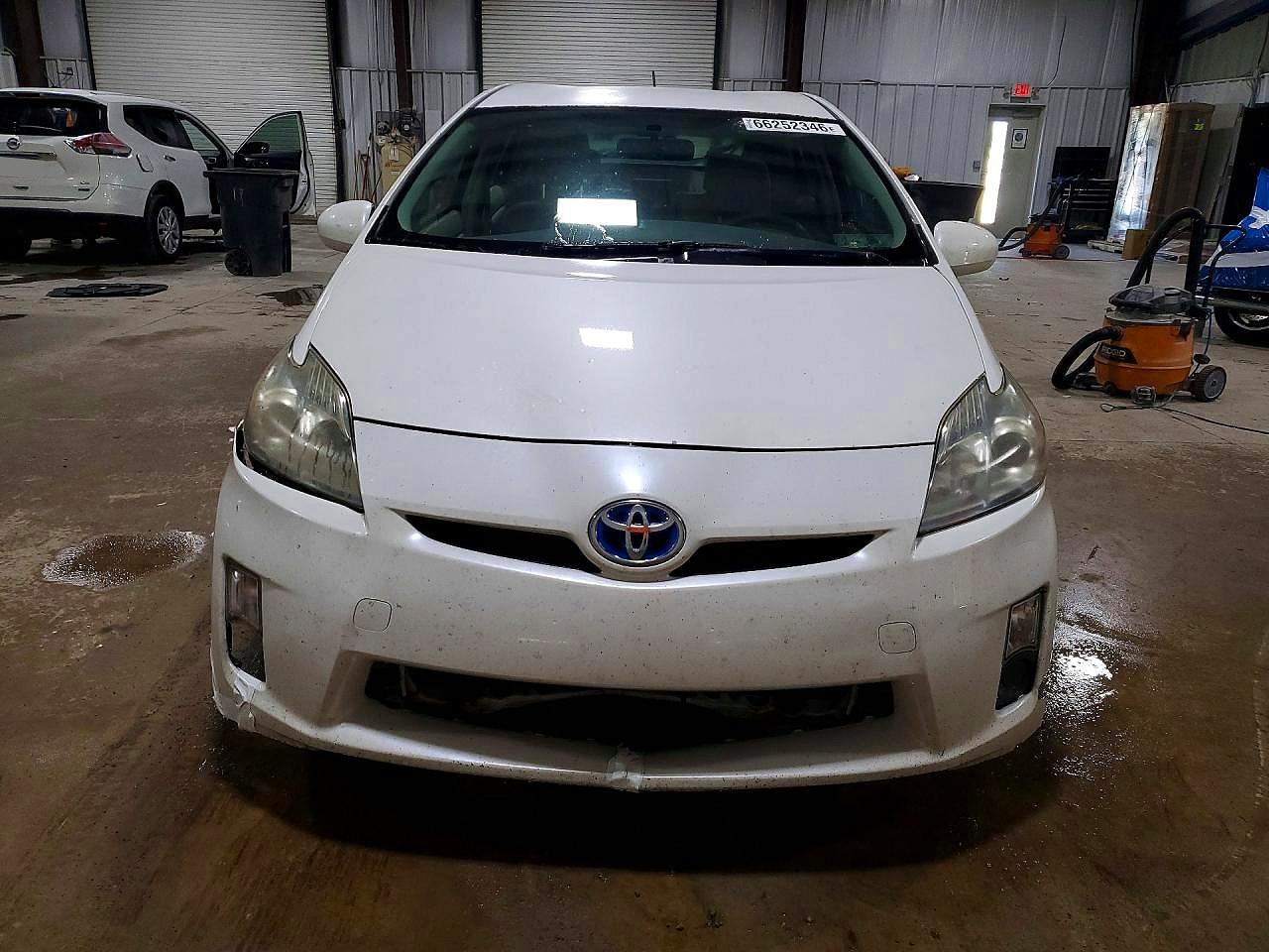 2011 Toyota Prius Two White vin: JTDKN3DUXB0306148