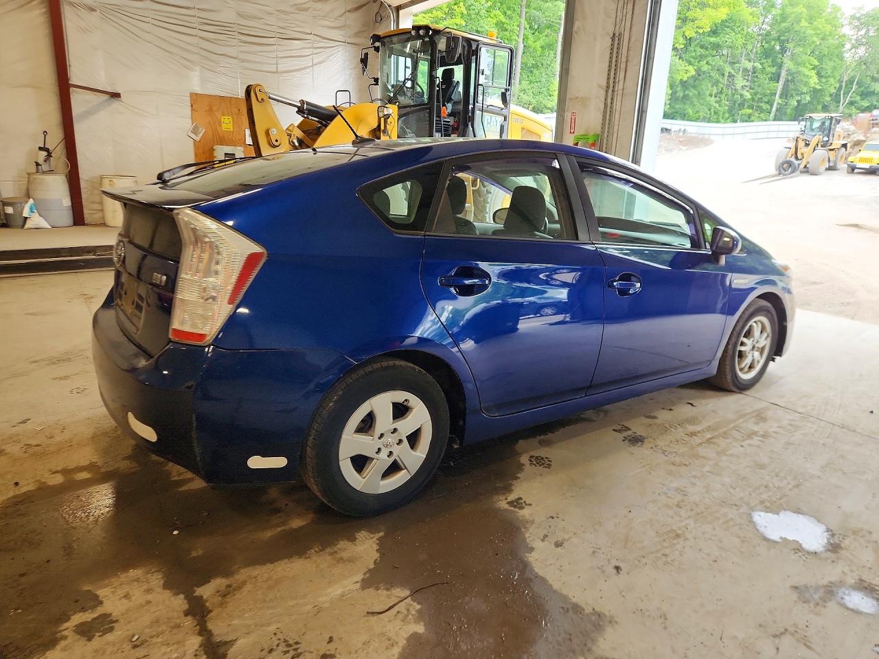2011 Toyota Prius Three Синий vin: JTDKN3DUXB0313343