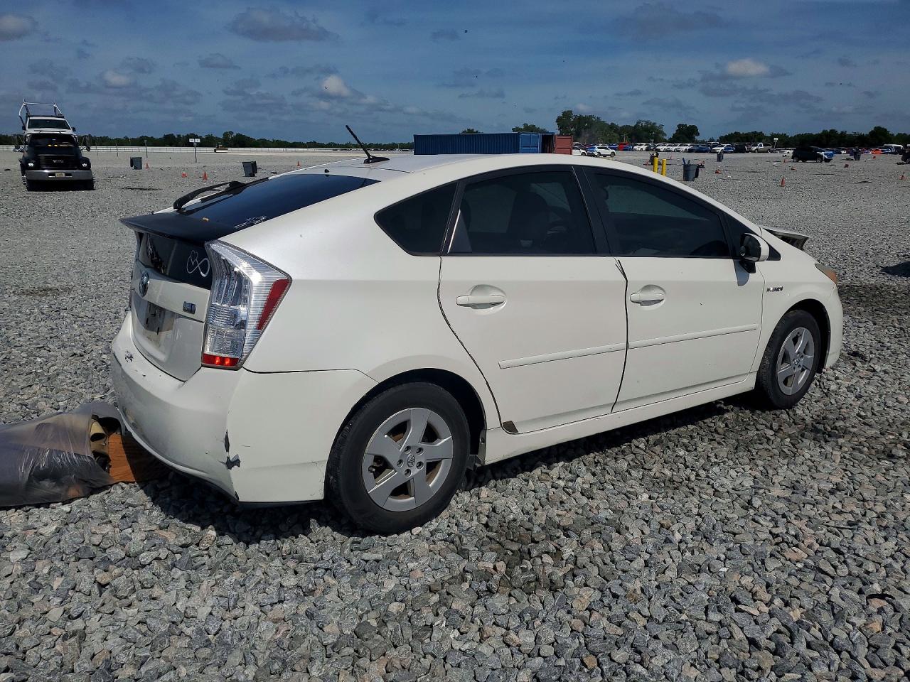 2011 Toyota Prius Two White vin: JTDKN3DUXB0325184