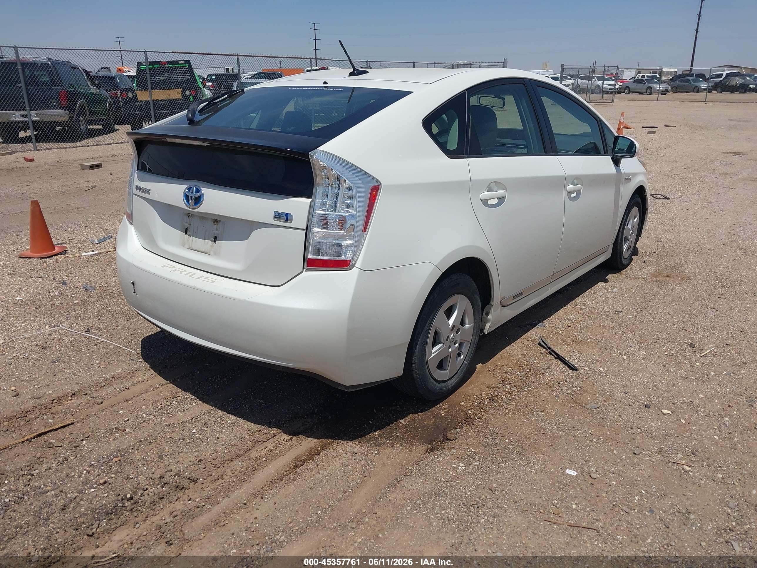 2011 Toyota Prius Two White vin: JTDKN3DUXB1364786