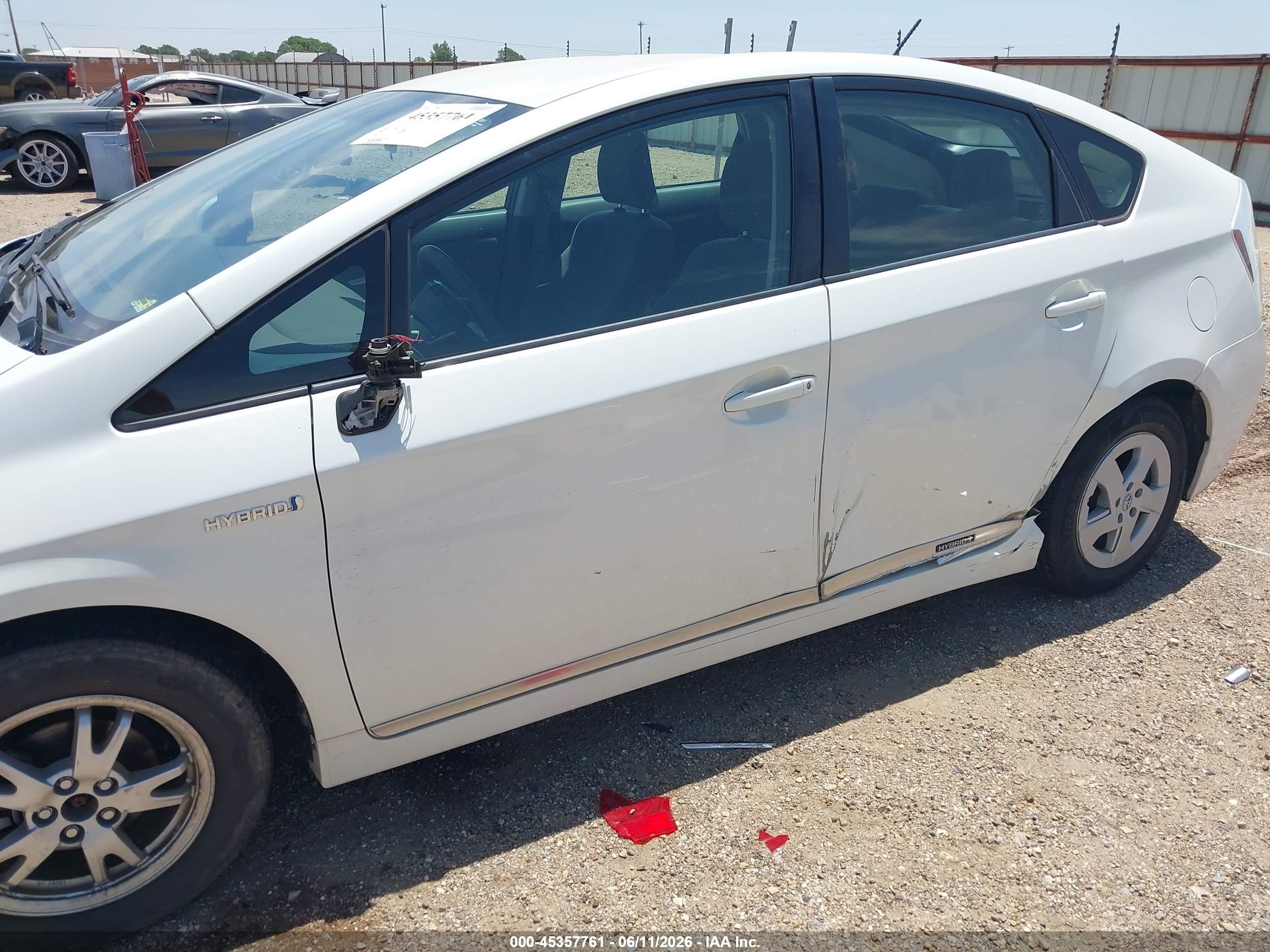 2011 Toyota Prius Two White vin: JTDKN3DUXB1364786