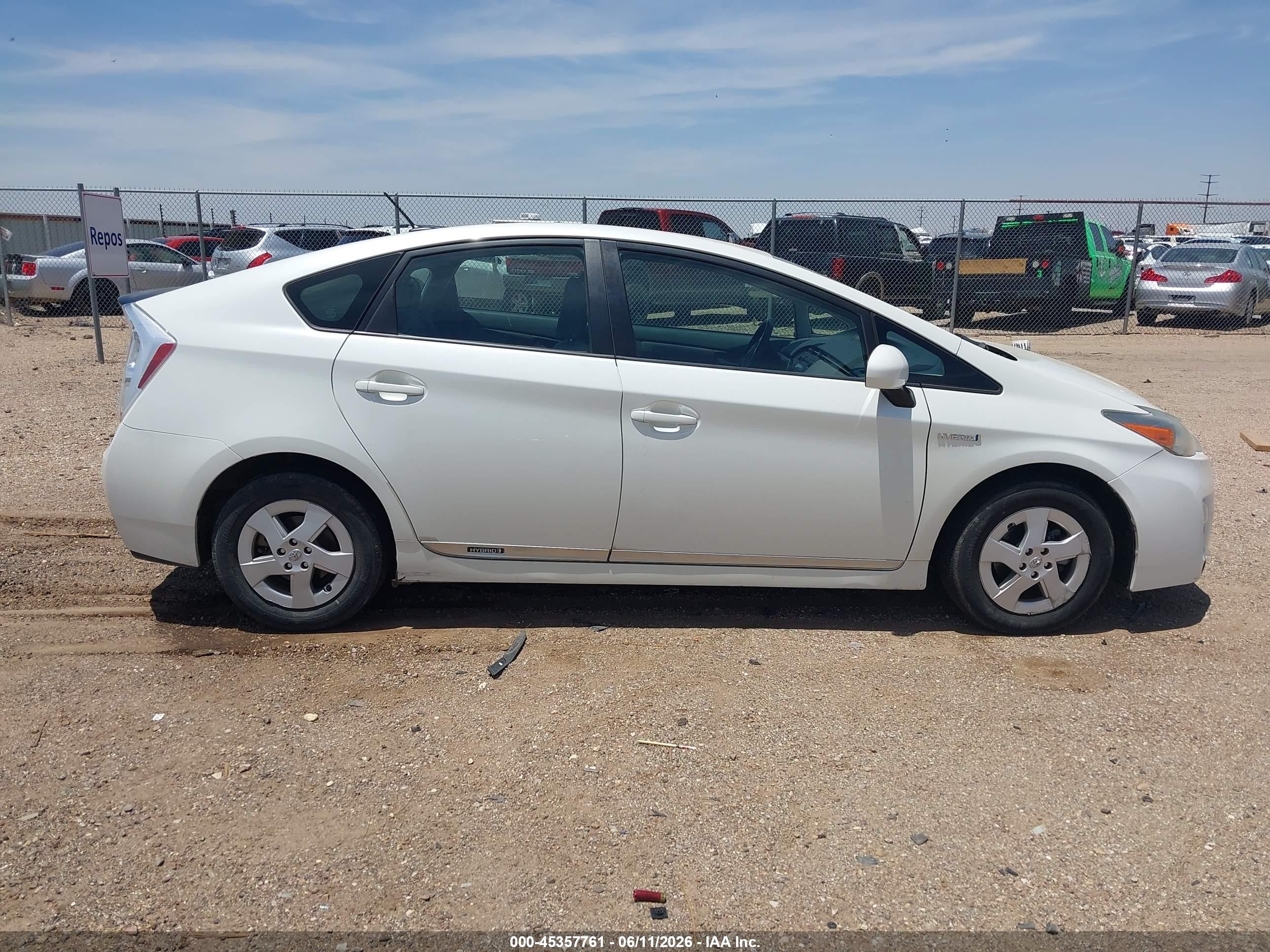 2011 Toyota Prius Two White vin: JTDKN3DUXB1364786