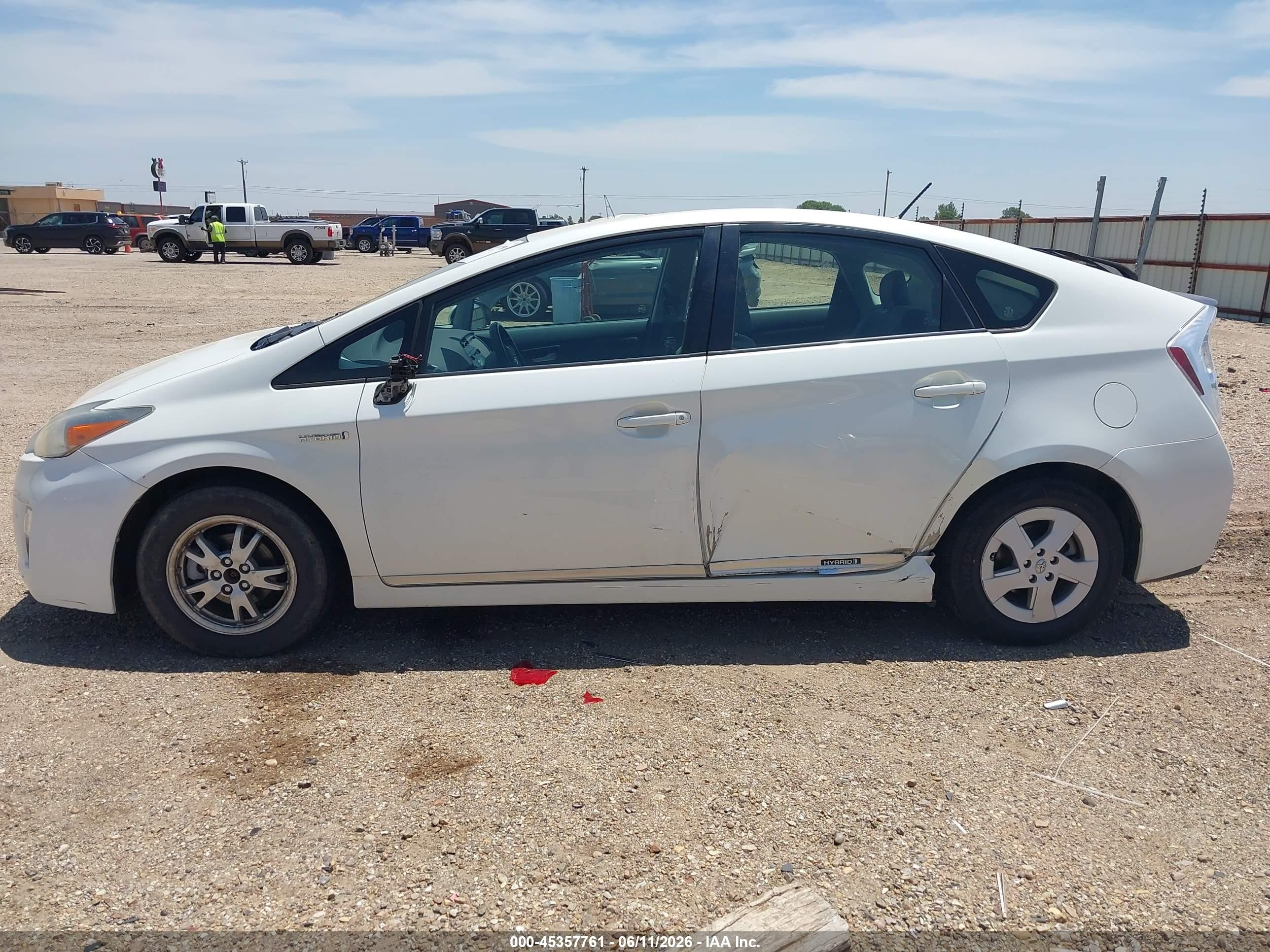 2011 Toyota Prius Two White vin: JTDKN3DUXB1364786