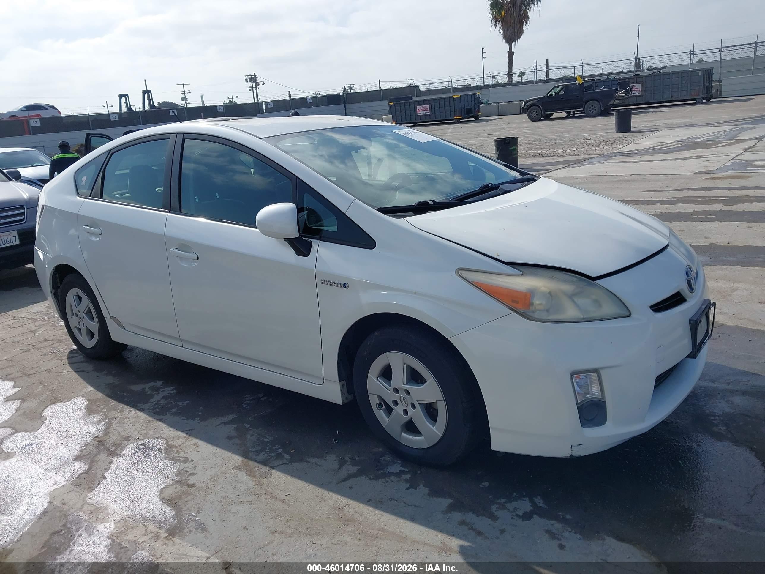 2011 Toyota Prius Two White vin: JTDKN3DUXB1375268