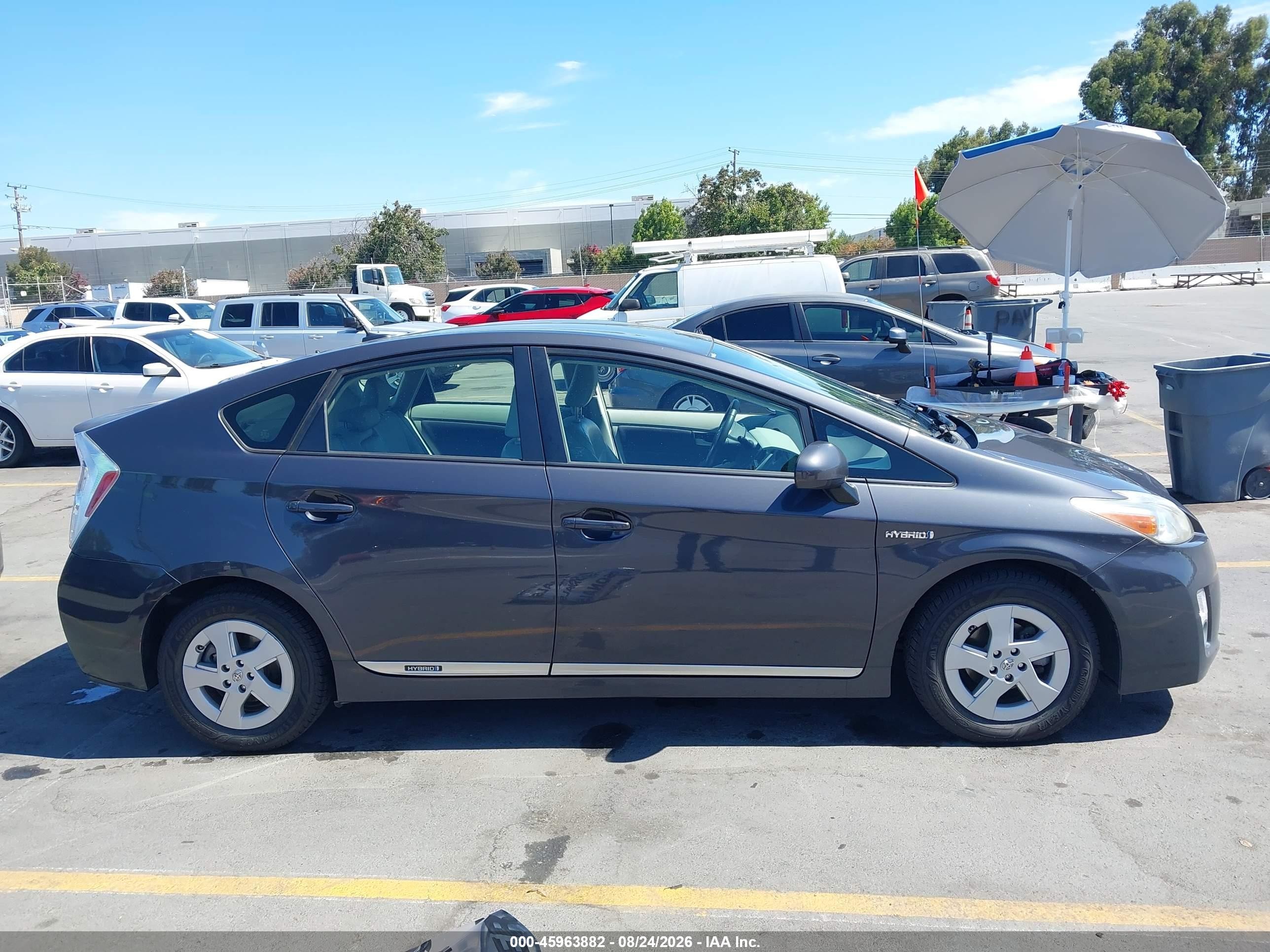 2011 Toyota Prius Four Gray vin: JTDKN3DUXB1380194