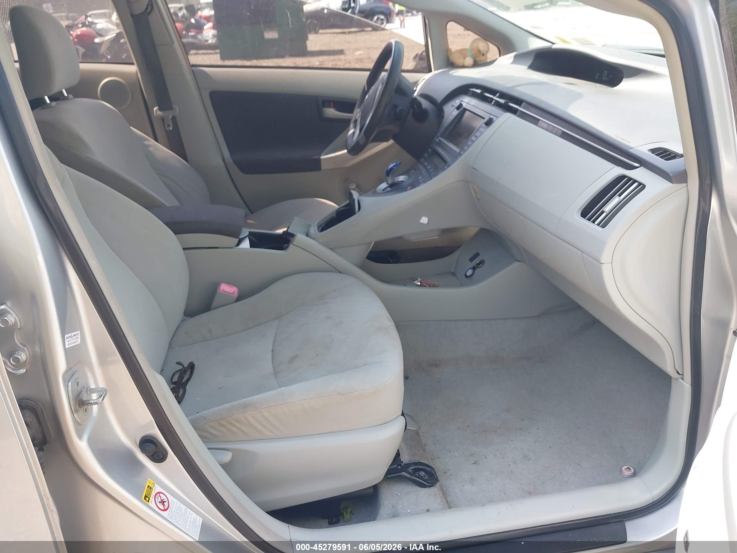 2011 Toyota Prius Three Silver vin: JTDKN3DUXB5320862