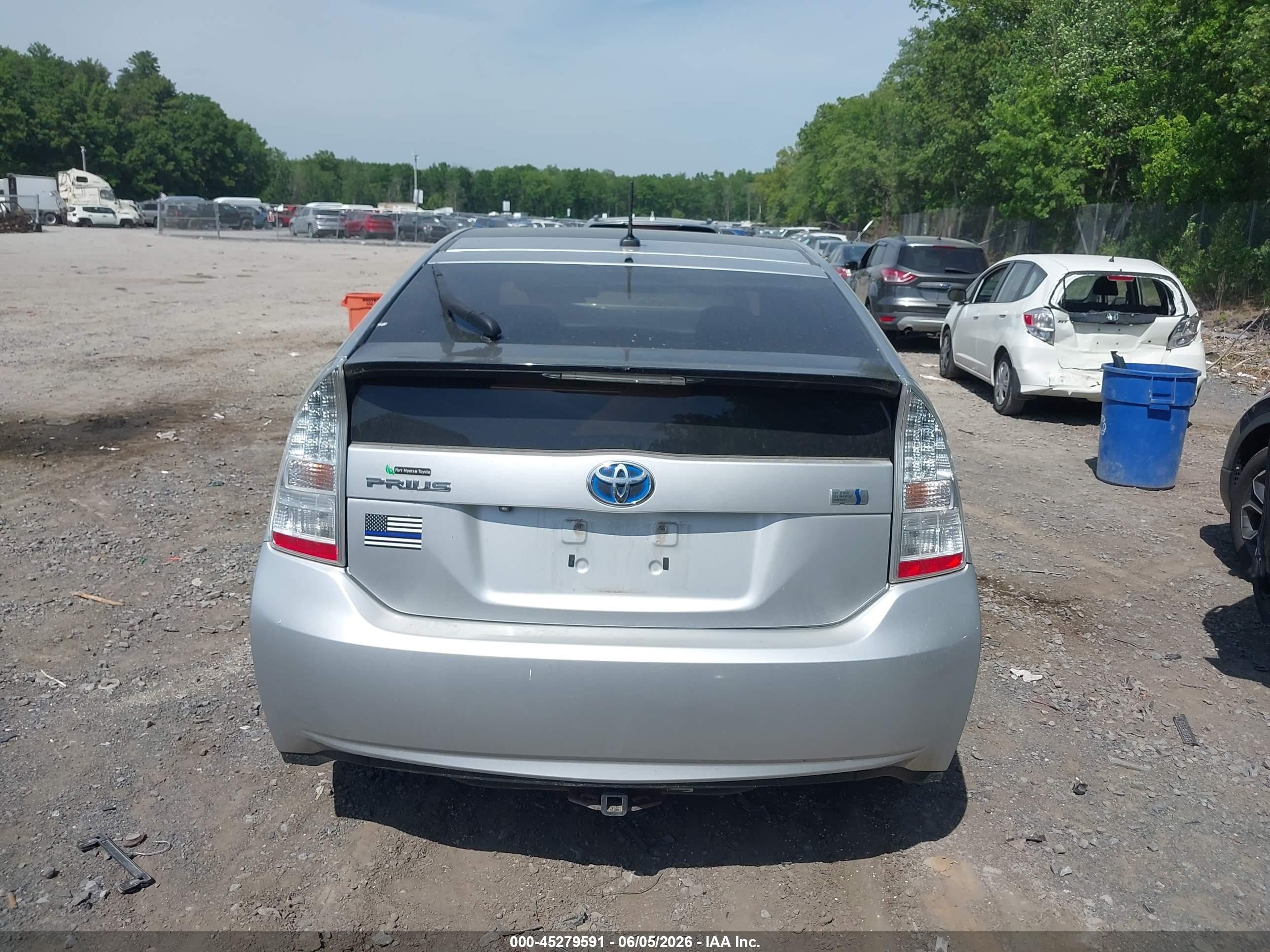 2011 Toyota Prius Three Silver vin: JTDKN3DUXB5320862