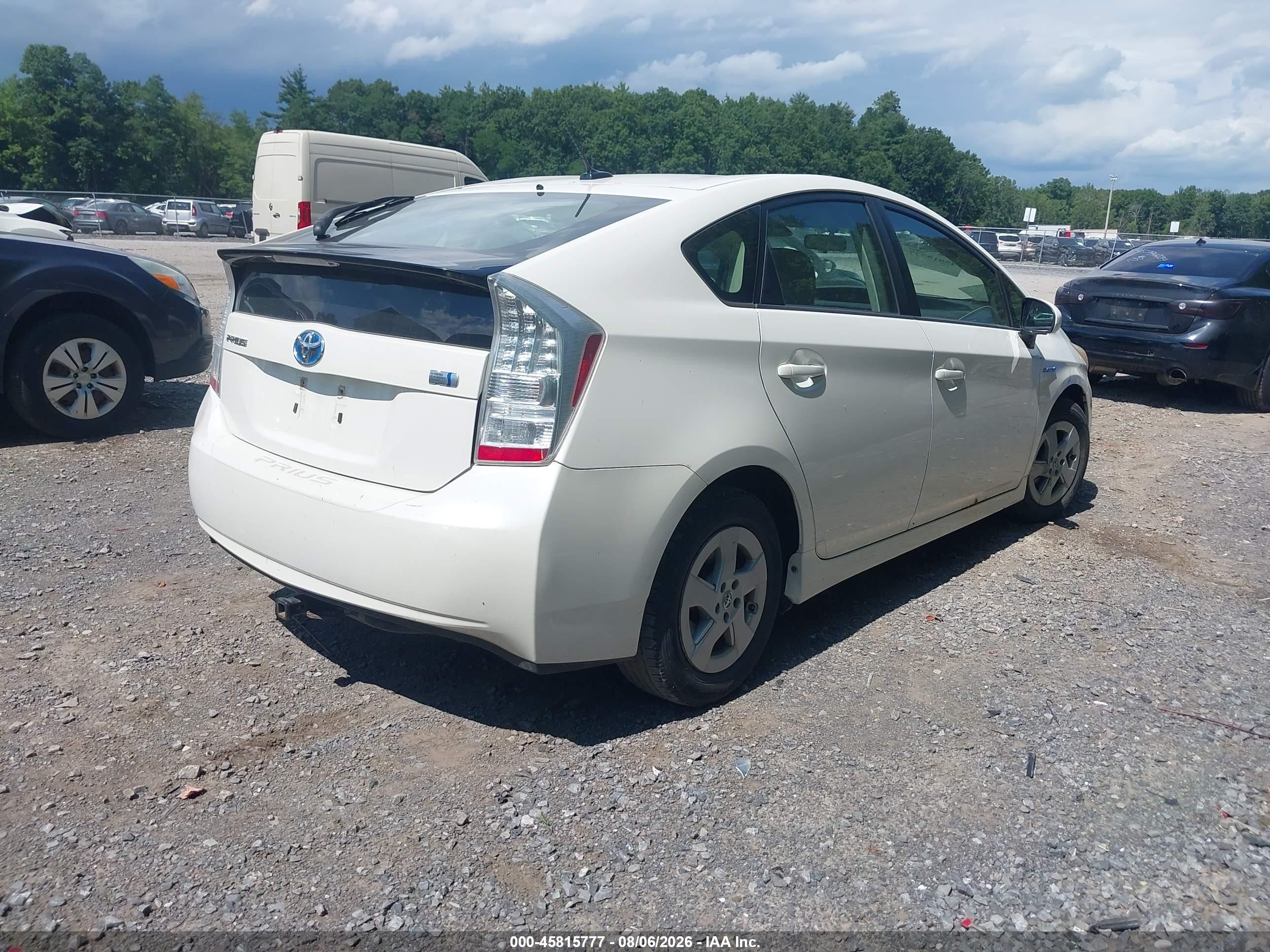 2011 Toyota Prius Two White vin: JTDKN3DUXB5329108