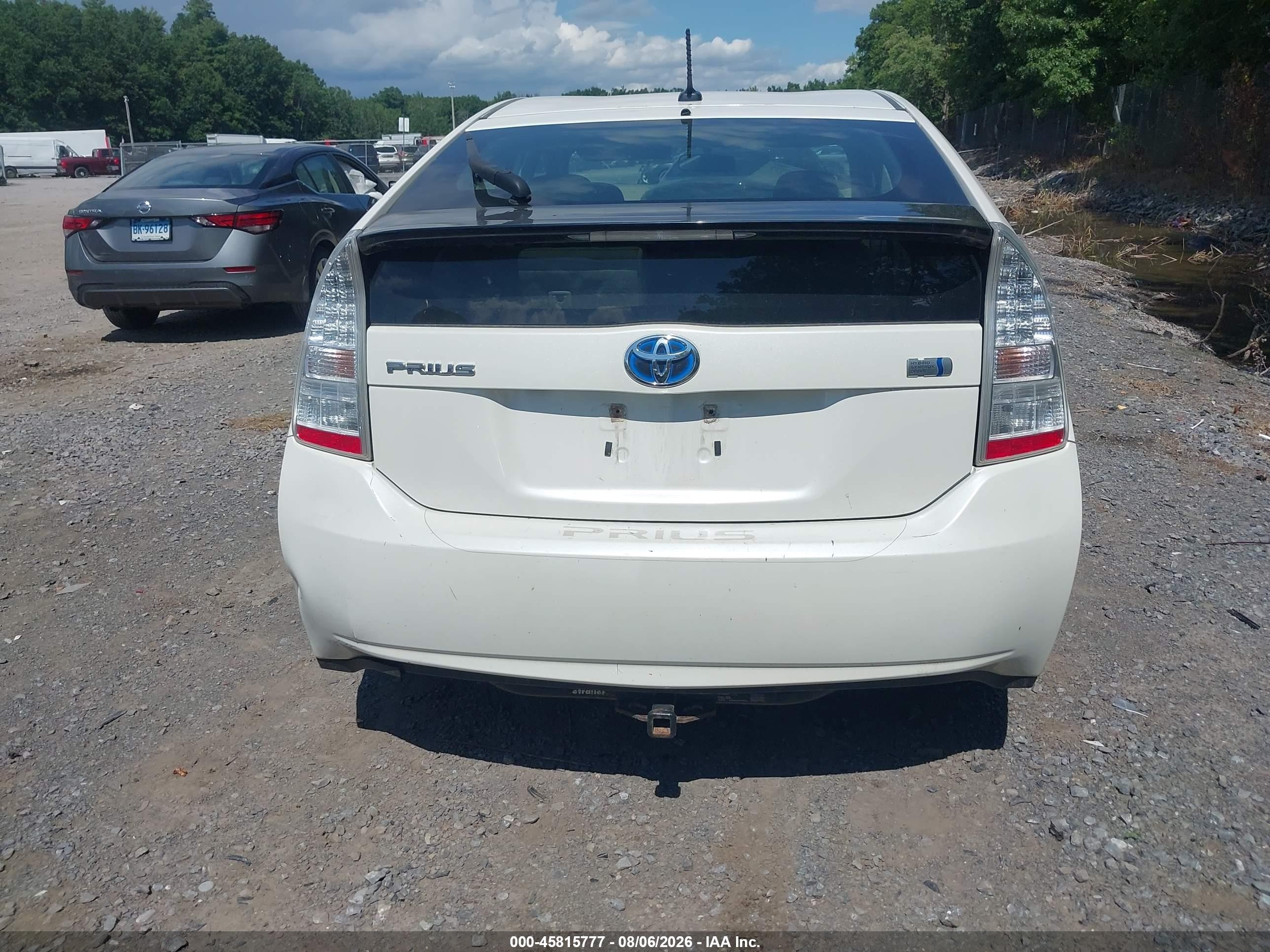 2011 Toyota Prius Two White vin: JTDKN3DUXB5329108