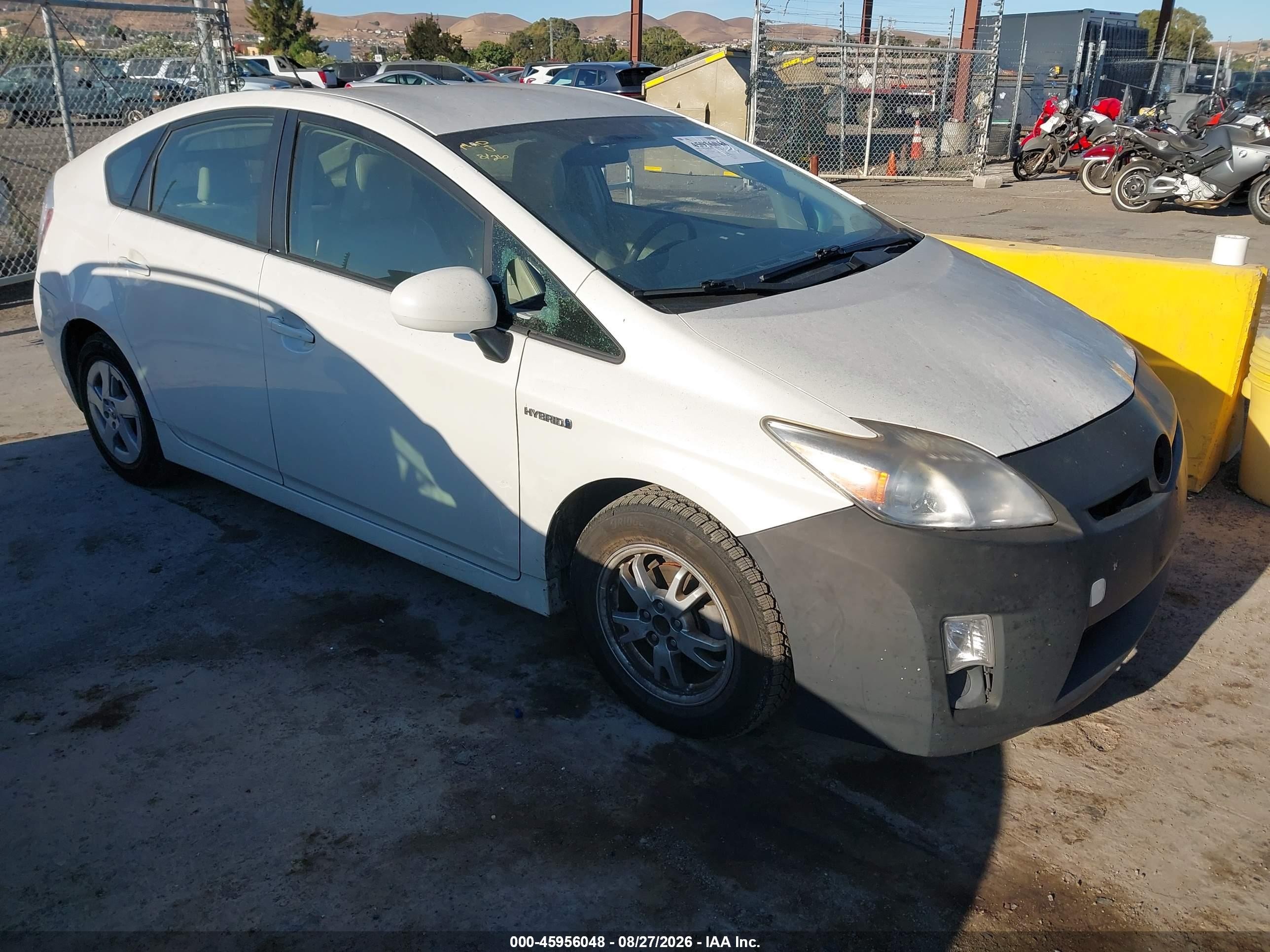 2011 Toyota Prius Two White vin: JTDKN3DUXB5363789