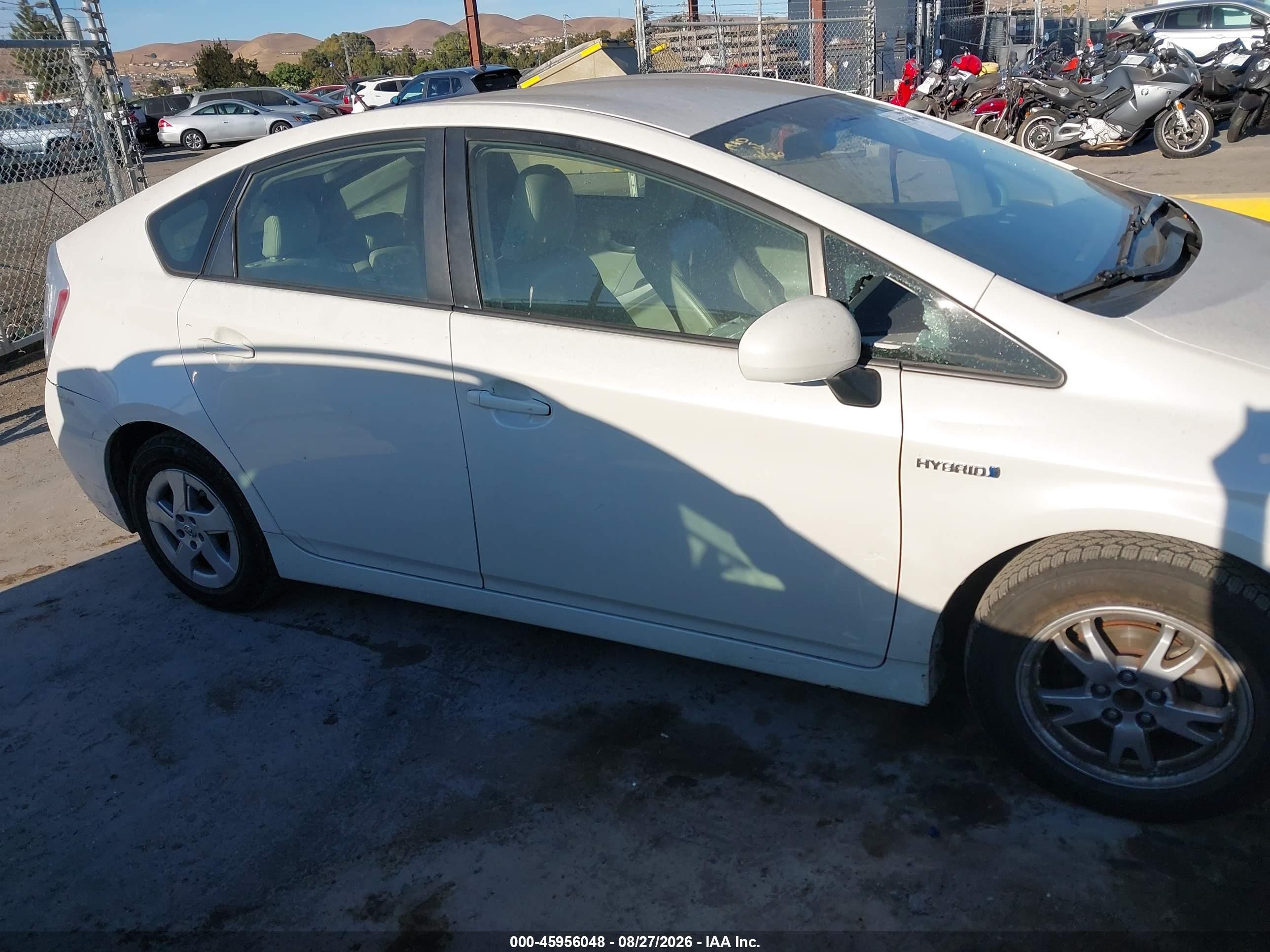 2011 Toyota Prius Two White vin: JTDKN3DUXB5363789