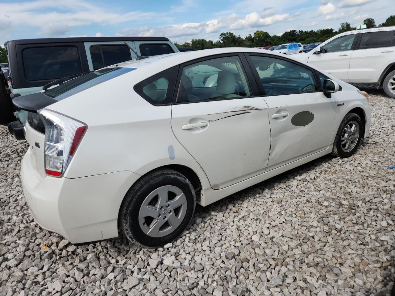 2011 Toyota Prius Three White vin: JTDKN3DUXB5372573 Damage: Right Qtr Panel, Peeling, 2 To 3 Inches