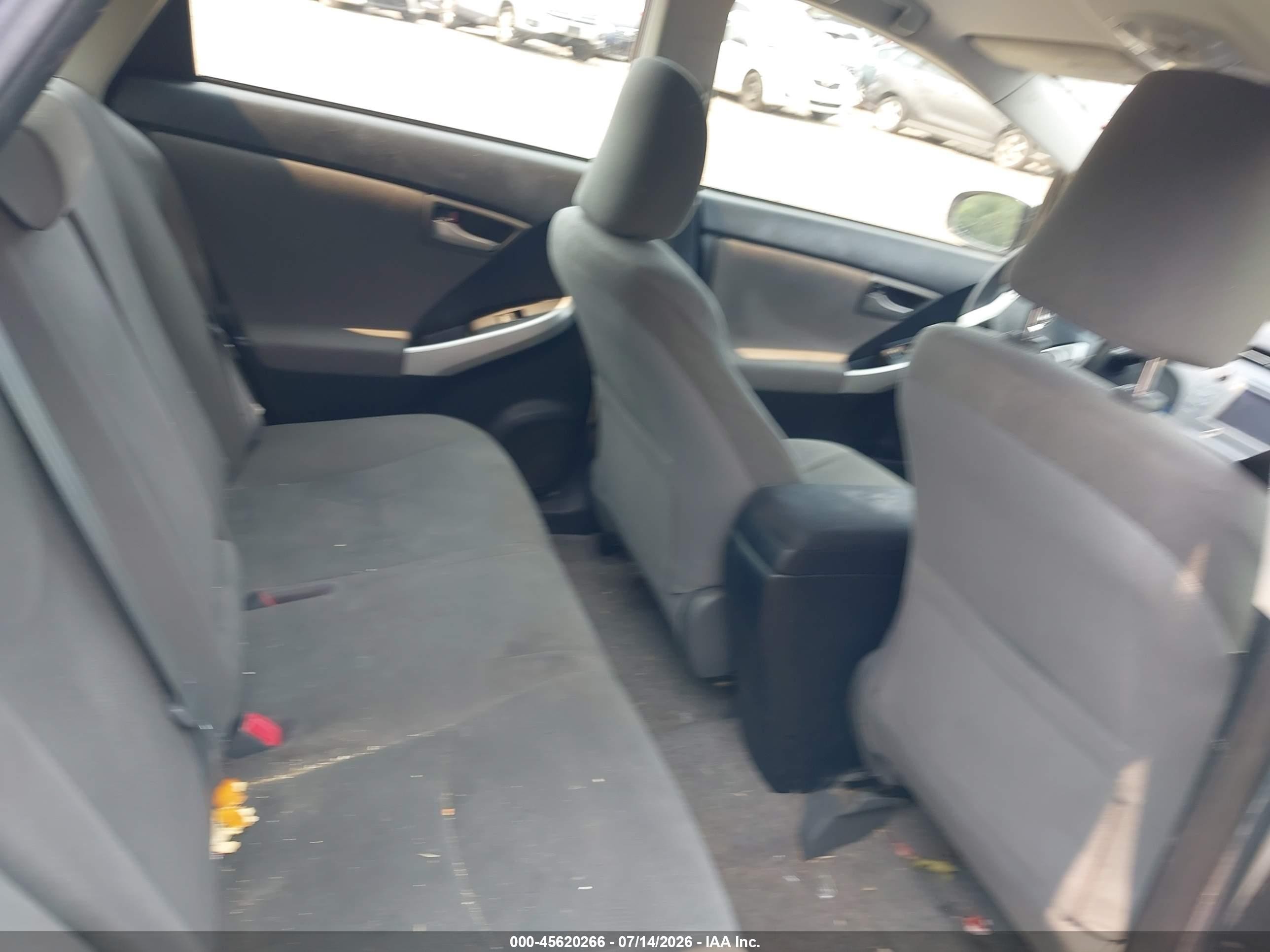2012 Toyota Prius Two Серебряный vin: JTDKN3DUXC1540317