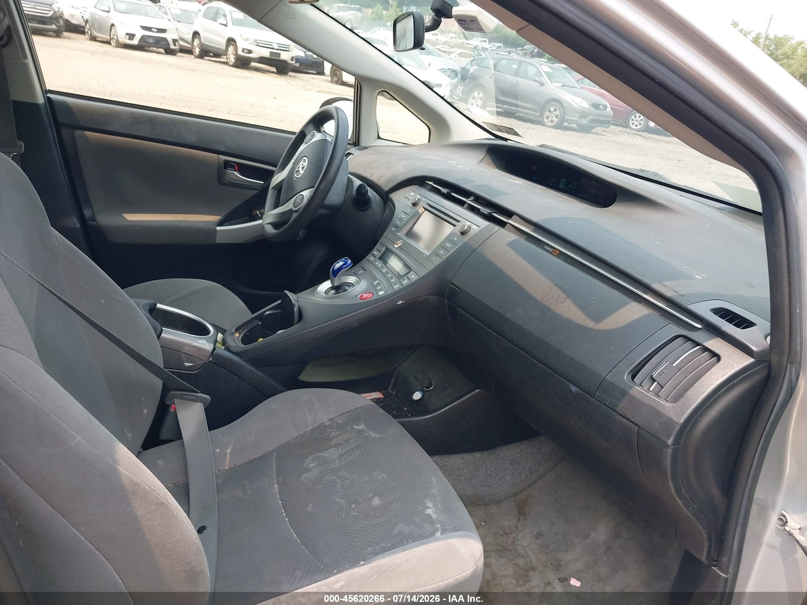 2012 Toyota Prius Two Серебряный vin: JTDKN3DUXC1540317