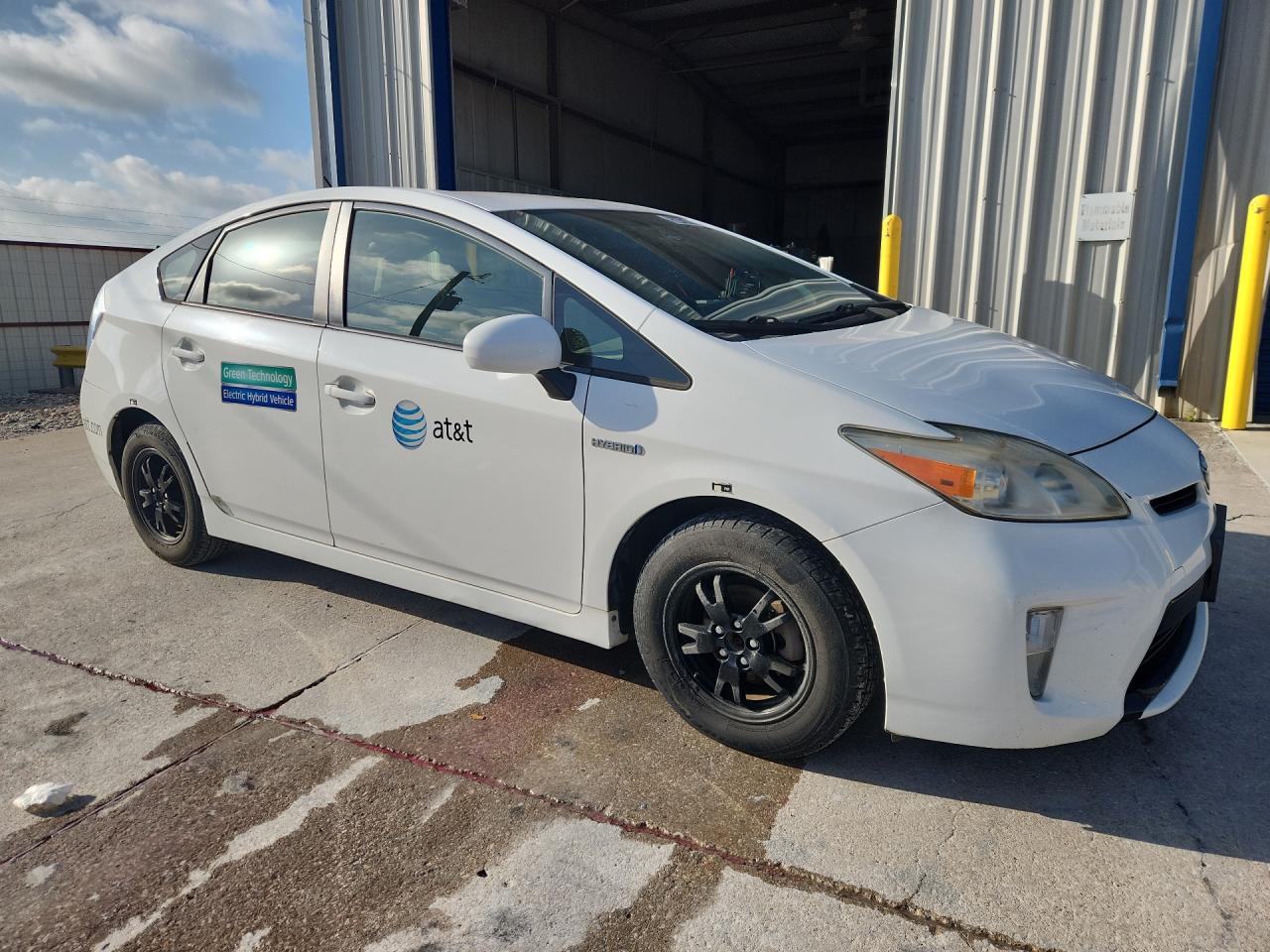 2012 Toyota Prius Two White vin: JTDKN3DUXC1577433 Damage: Right Front Fender, Heavy Scratch, 1 To 2 Inches