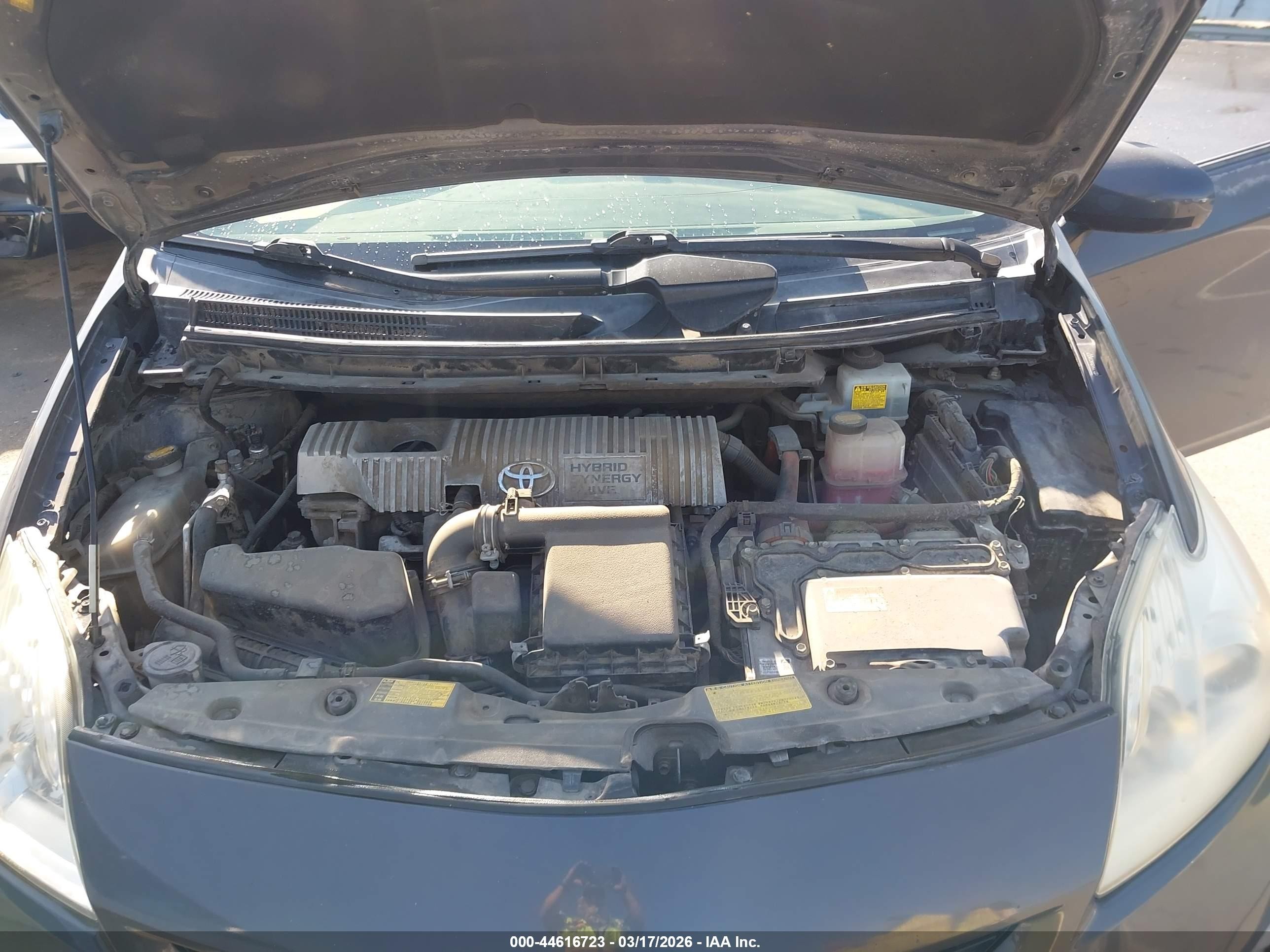 2012 Toyota Prius Three Серый vin: JTDKN3DUXC1580378