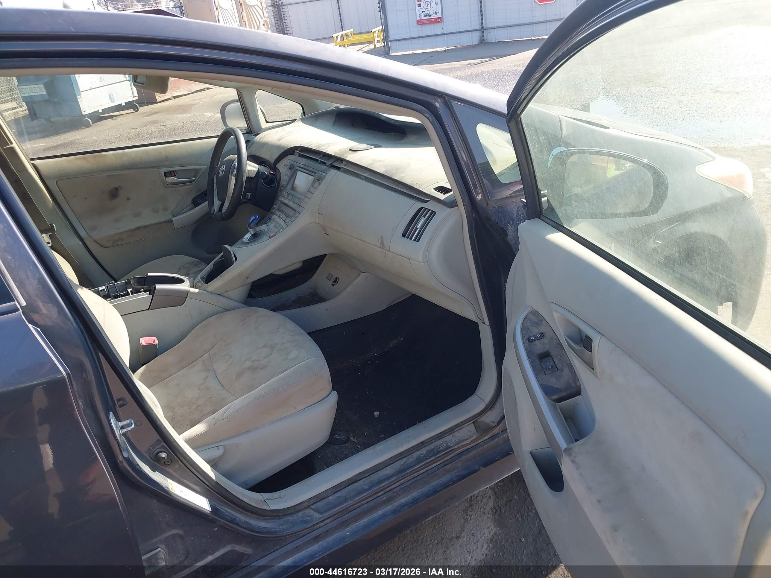 2012 Toyota Prius Three Серый vin: JTDKN3DUXC1580378