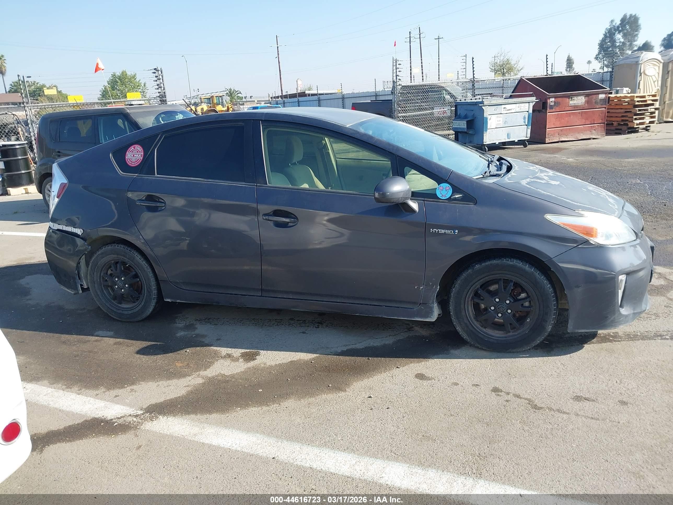 2012 Toyota Prius Three Серый vin: JTDKN3DUXC1580378
