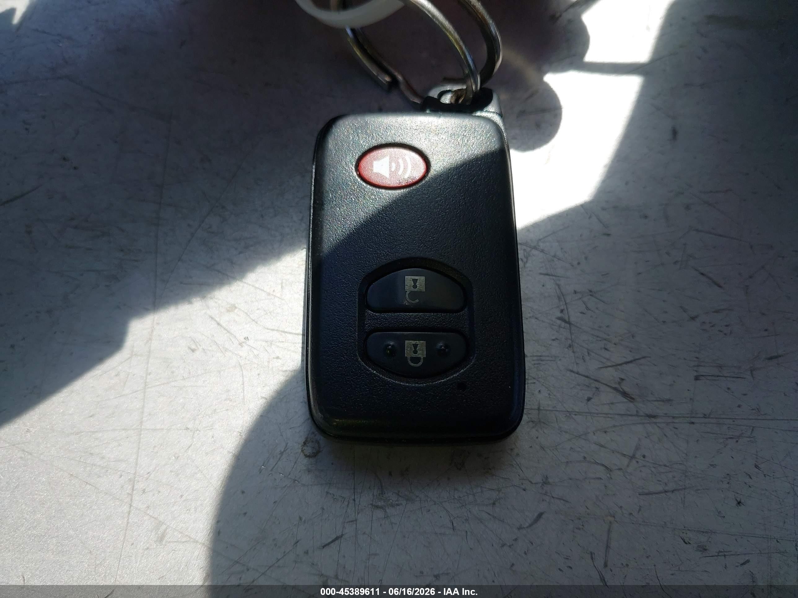 2012 Toyota Prius Two Серый vin: JTDKN3DUXC5388662